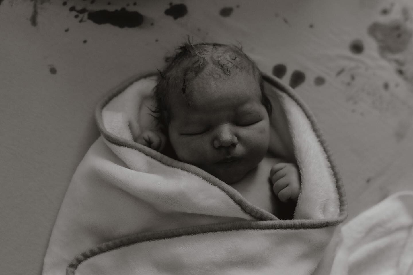 So so honoured to be able to capture the stories of some wonderful births recently. 🤍 Of the raw, the real, the unwavering support, and connection between birth partners. The dedication and gentle presence of the home birth team Midwives that I feel