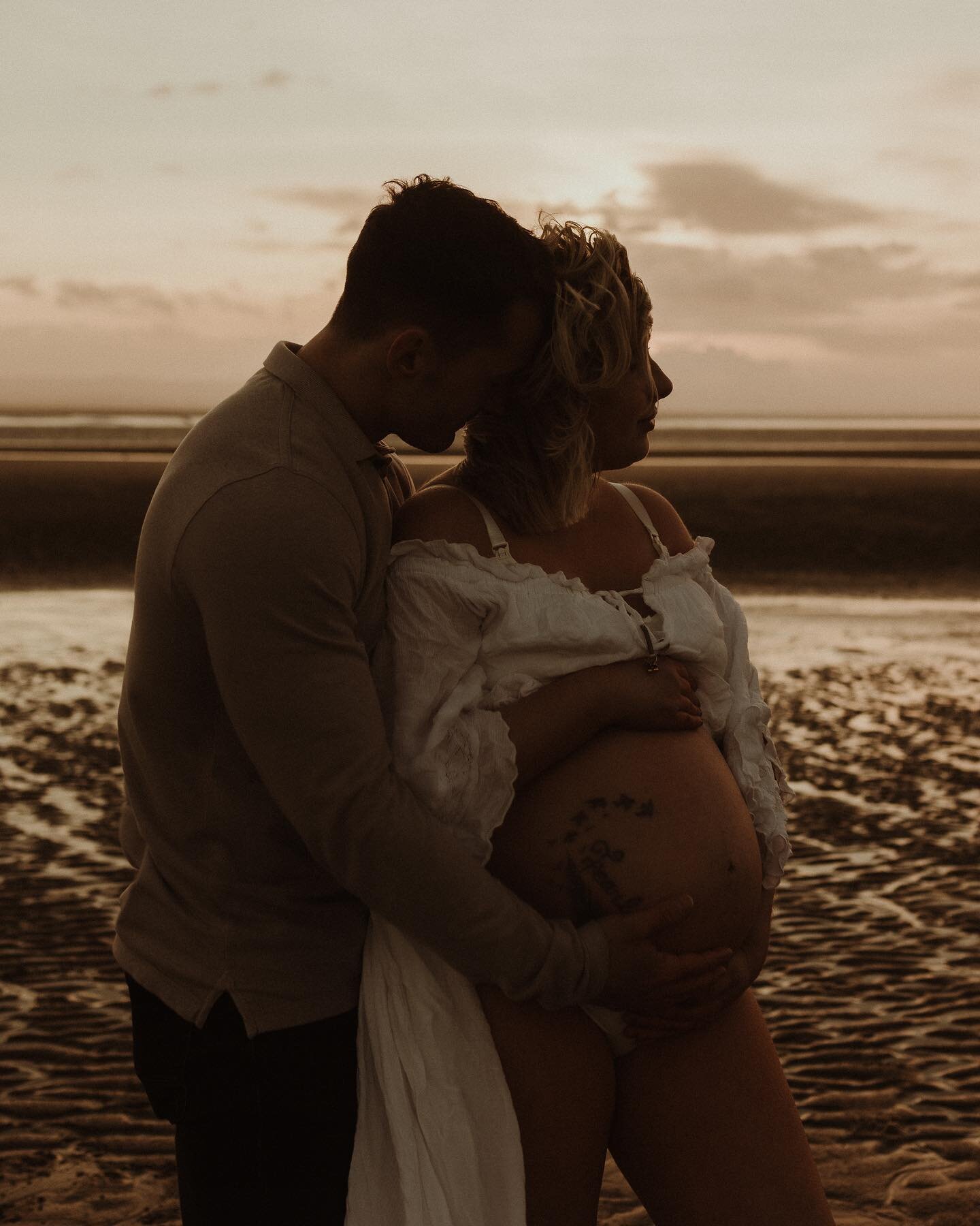 A little bit of grainy, moody &amp; romantic maternity content for you this Sunday morning ✨ in between the bowls of coffee and porridge in our household, the world has seemed to slow down a bit for us this weekend and I&rsquo;m loving it. Apart from