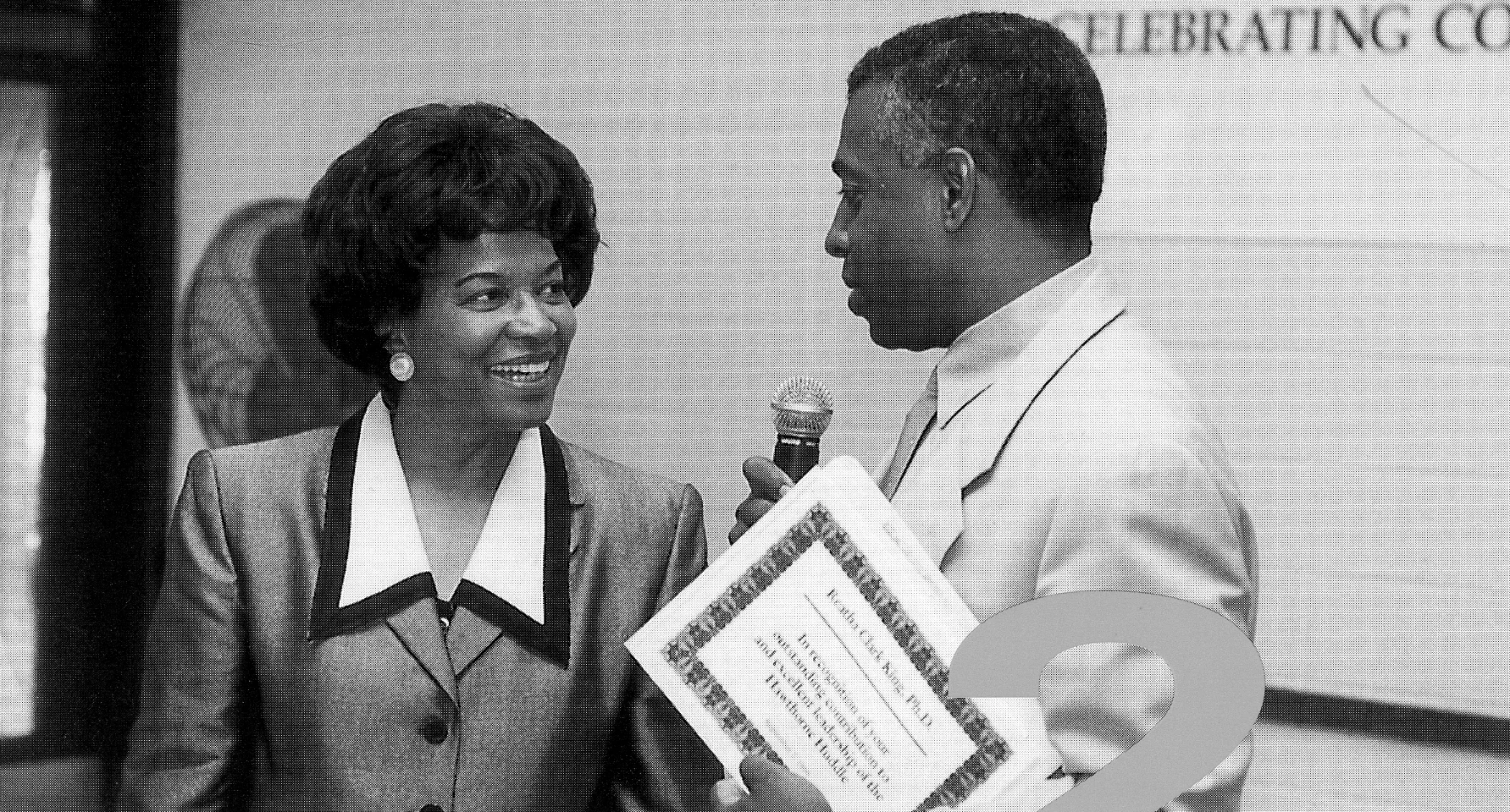 US Attorney for Minnesota Todd Jones presents former longtime Hawthorne Huddle leader Reatha Clark King with an award of appreciation in 1999. Photo courtesy of the General Mills Archives.