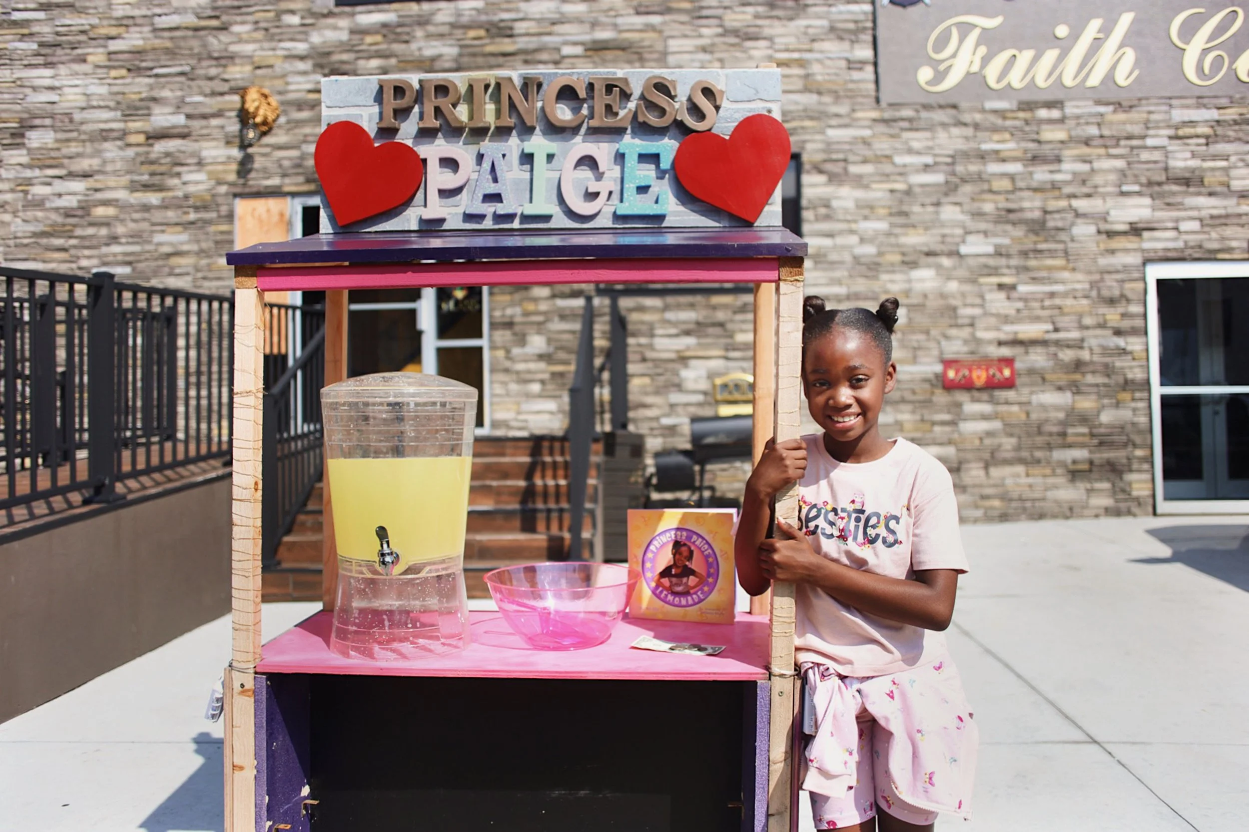 Bow to the princess of the lemonade business