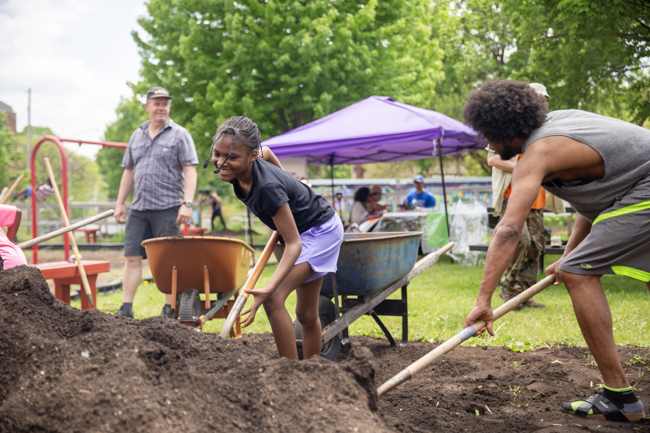 Northsiders gather at Oak Park center to celebrate Foster Green Day