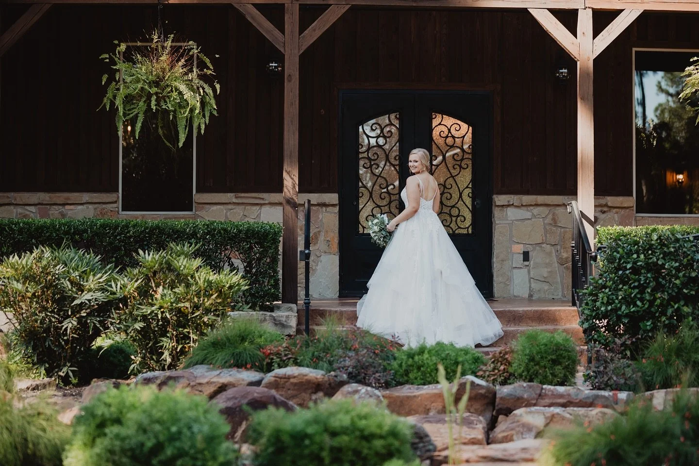 Ashley

Image taken for @karimarieweddings