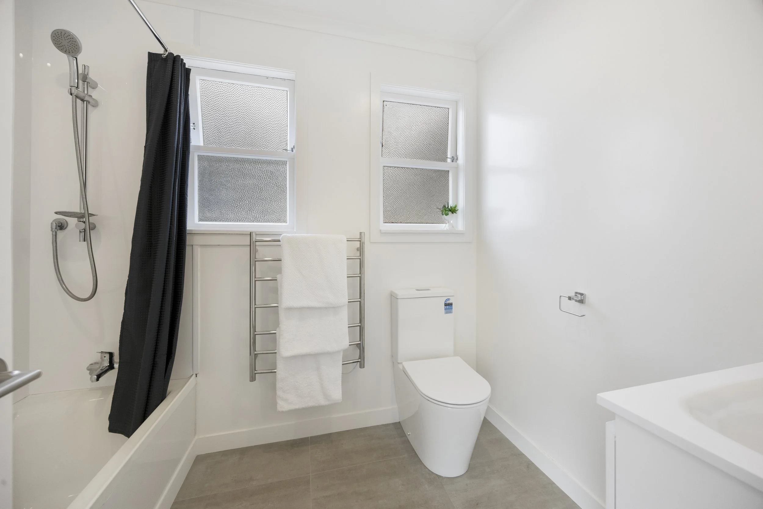 Paihia rd bathroom.jpg