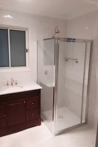 Deakin+Bathroom+Thumbanil.JPG