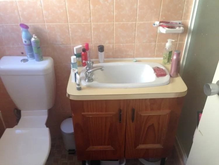 Ensuite+Before.JPG