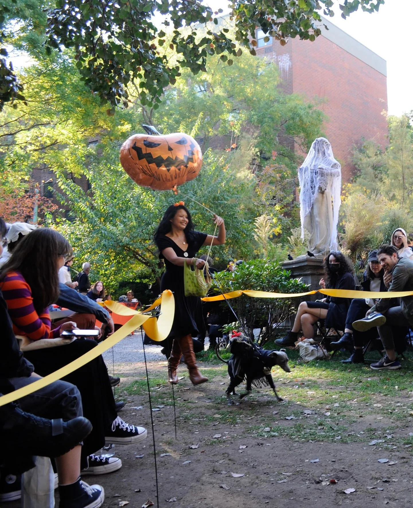 Our 5th Annual Halloween Pet Parade is just one week away! Saturday Oct 25, 2-4pm 🎃🐕&zwj;🦺🐩🦮🐕🐈&zwj;⬛🐈🎃

Registration to walk the costume runway closes on Friday Oct 23, so be sure to RSVP soon! 

Amazing neighborhood prizes for 1st, 2nd, 3rd