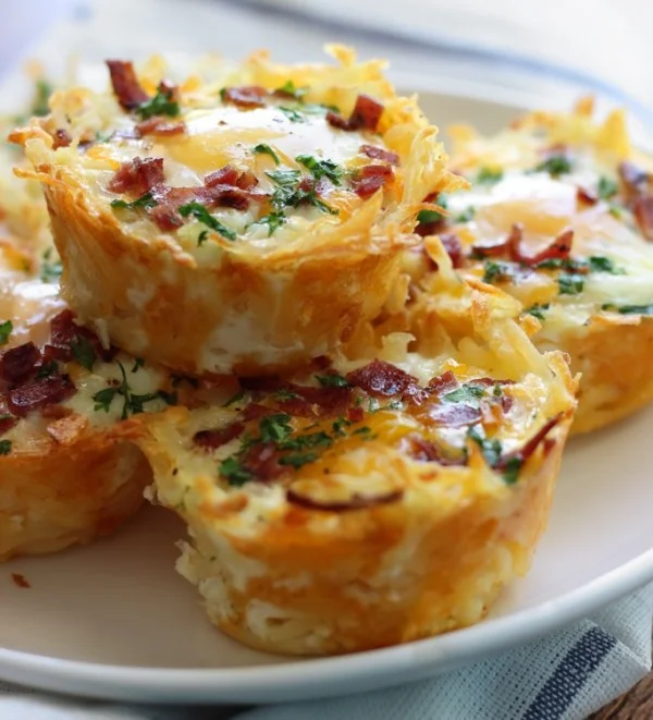 Hash brown eggs nest with avocado (Source: thecookingjar )