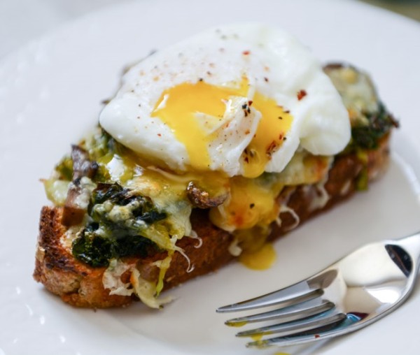 Toast with poached eggs, vegetables, cheese (Source: howsweeteats )