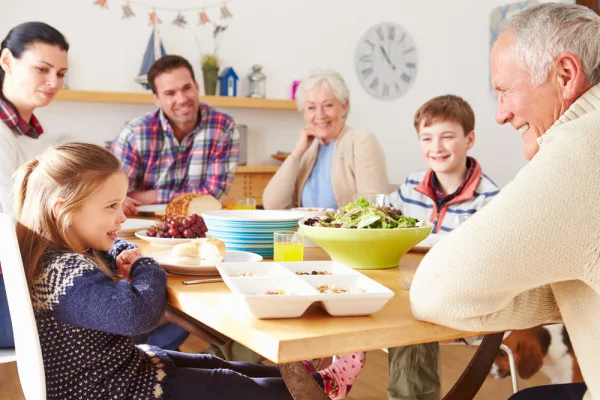 Family having dinner together (Source: homesmsp.typepad )