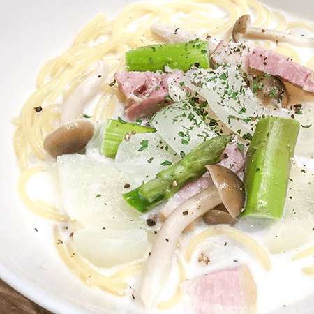 Solo Camper Girl's Soup Pasta