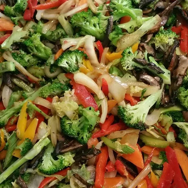 Do your mum proud grab our $5 meal tonight its stir fry with many vege and roast pork yum yum #veg #healthyfood #thesocialkitchen