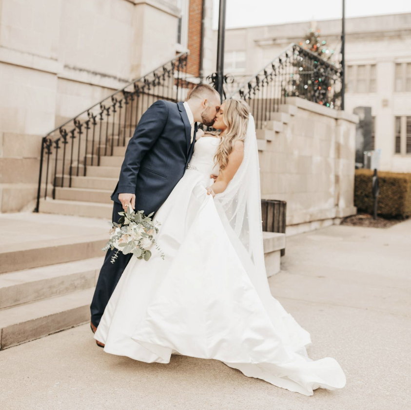            Shelby + Dylan's Pretty Christmas Wedding