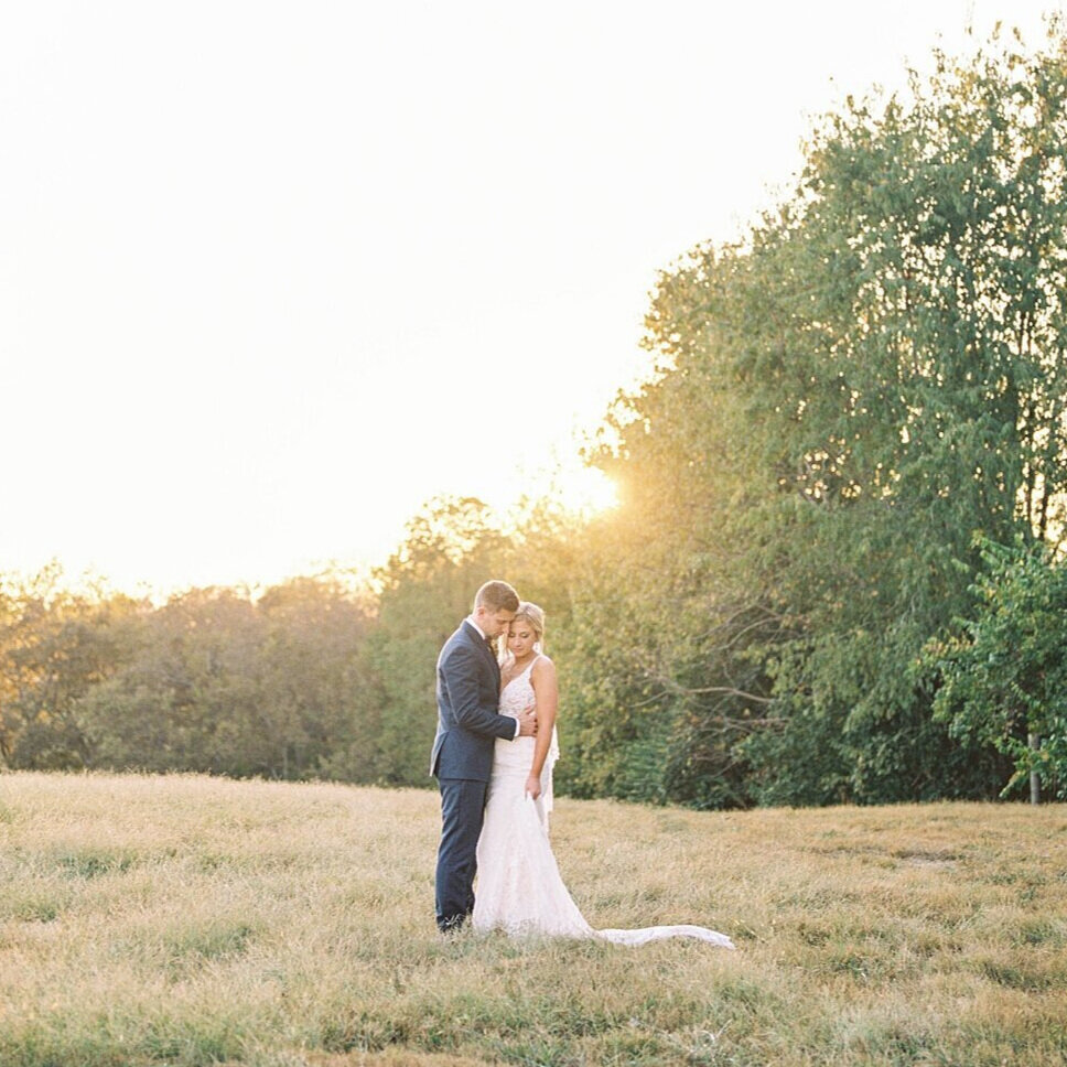                                  Hannah + Alex's Beautiful Fall Wedding