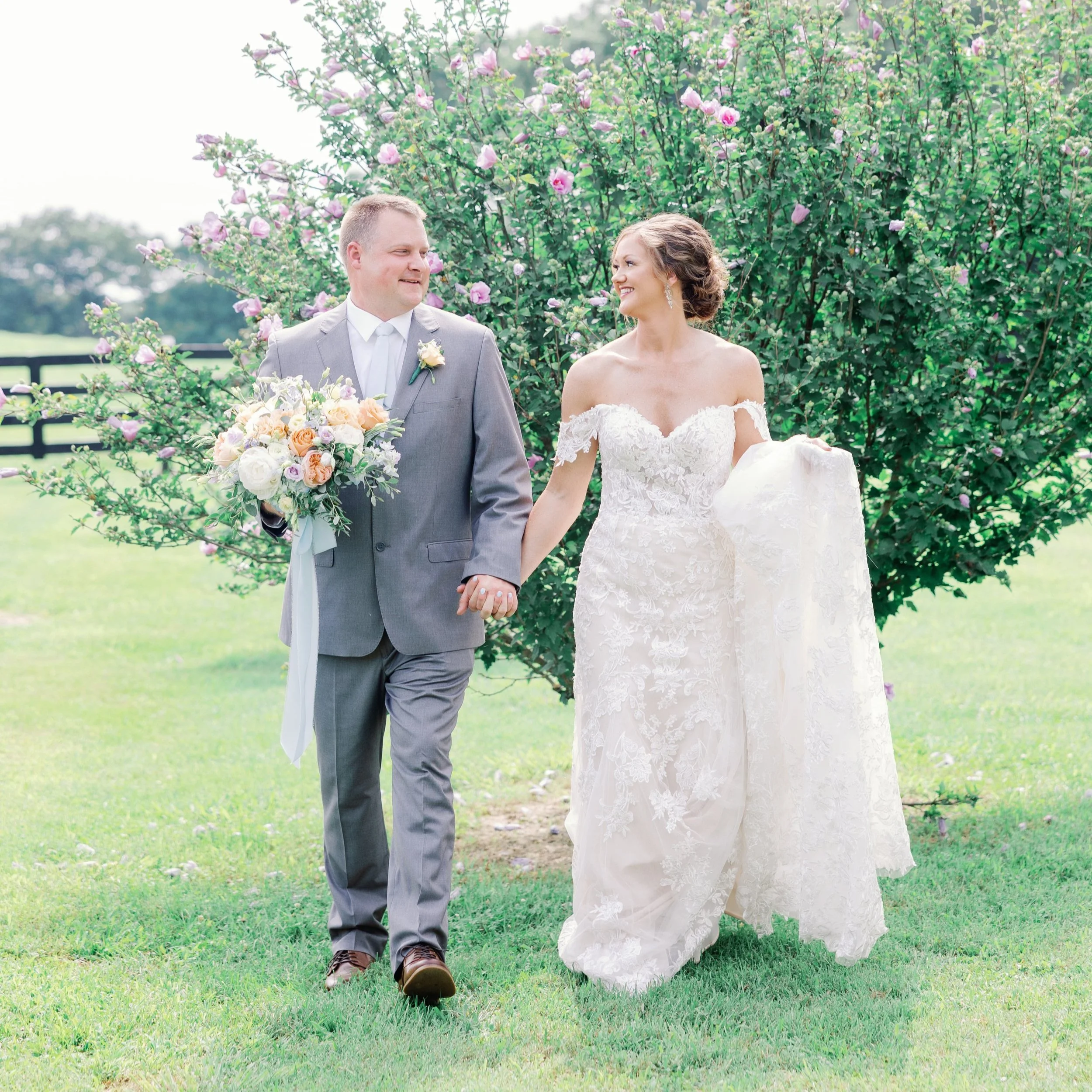                                           Amy + Zach's Russell Springs Wedding