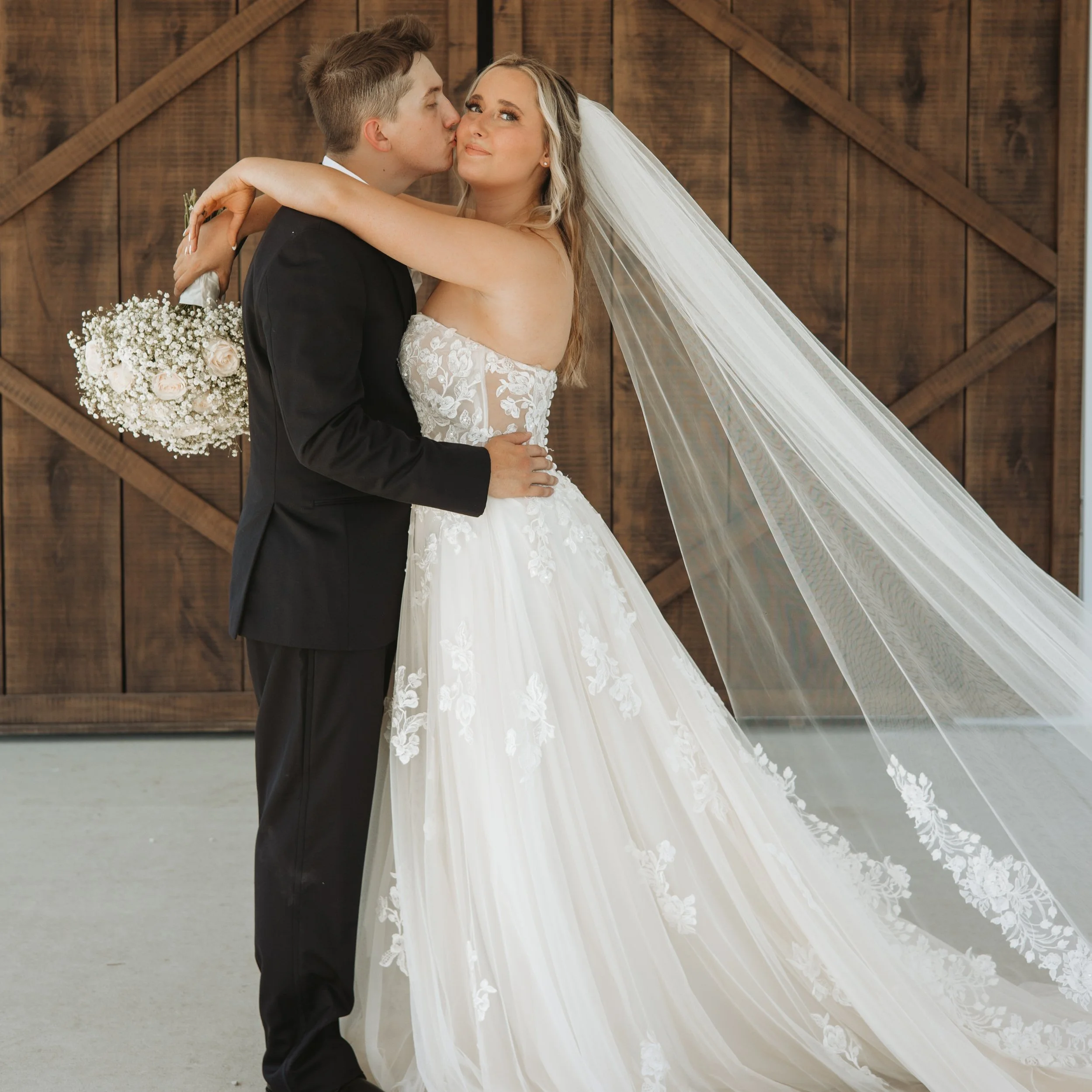                                               Anna + Donovan's Argillite Wedding