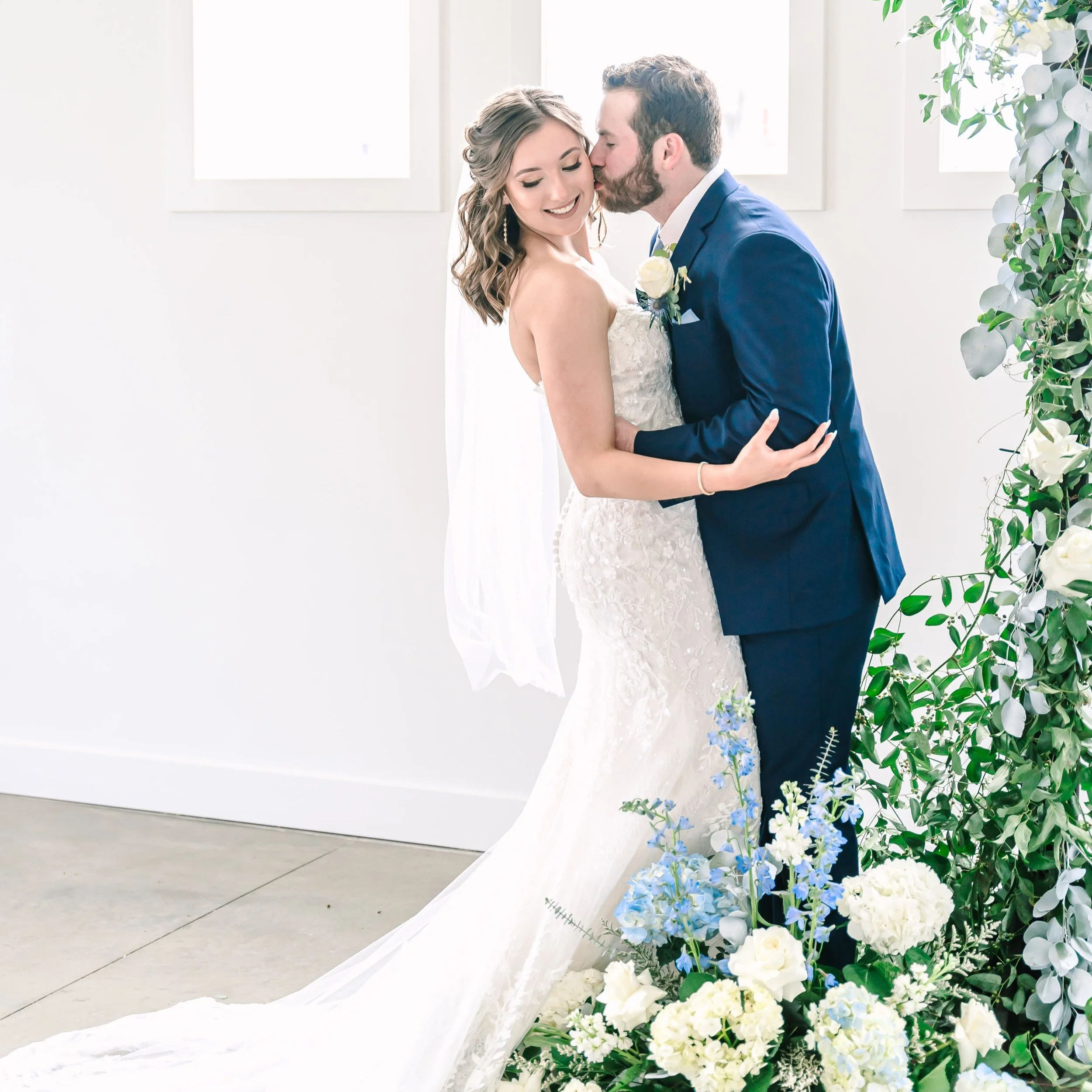                                                  Alyssa + Clay's Radcliffe Wedding