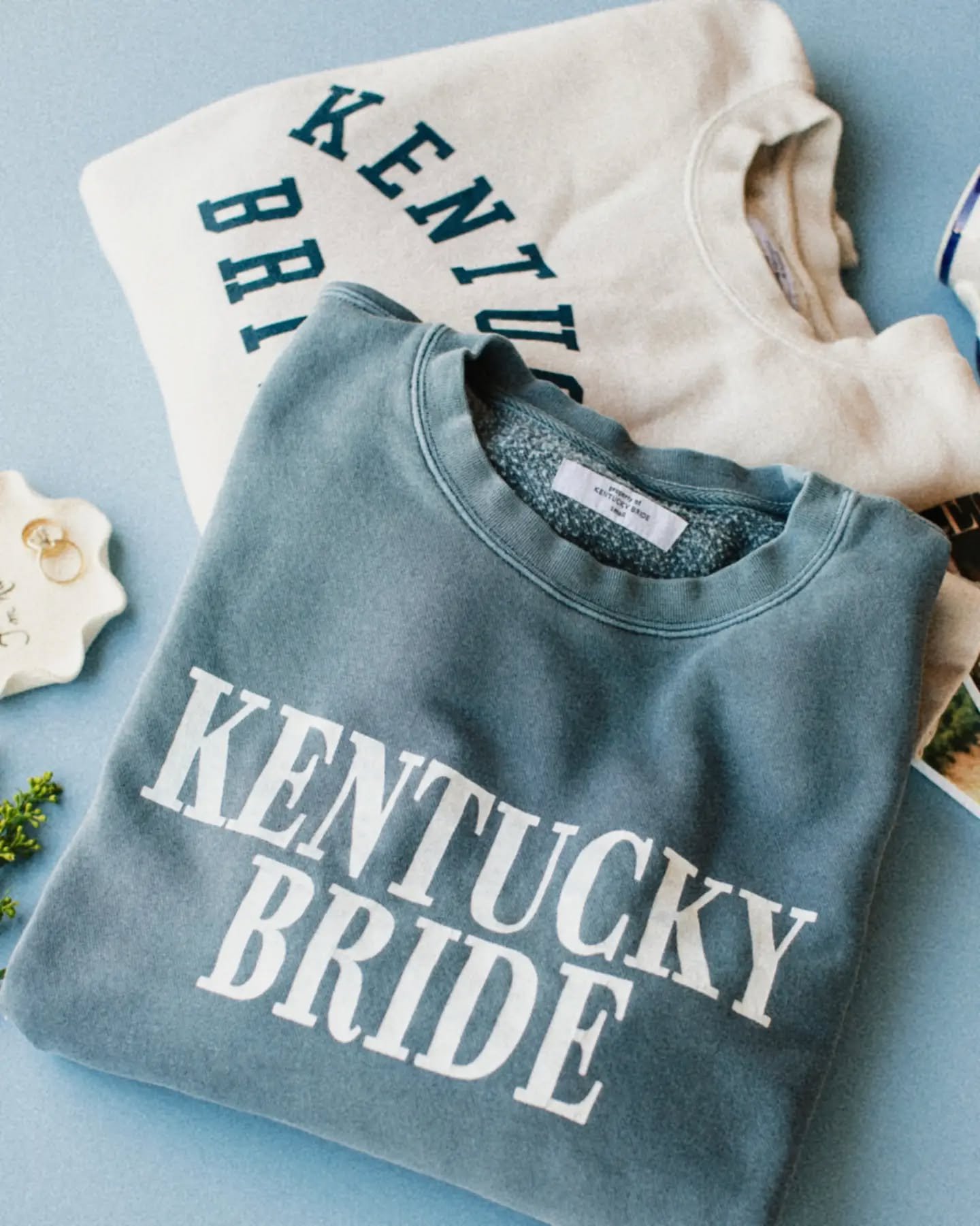 It's finally getting toasty outside - still need a sweatshirt.

#mykentuckybride
