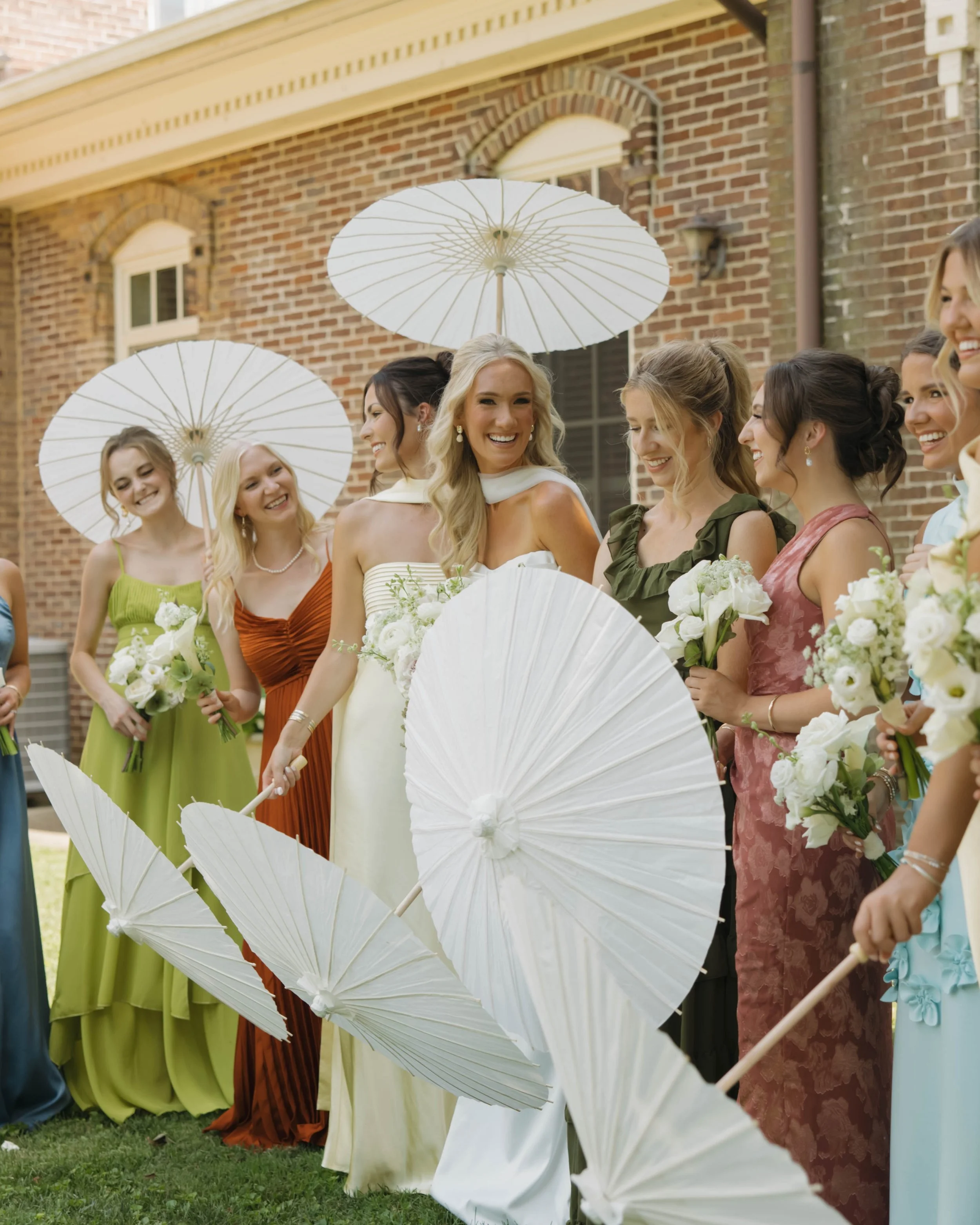A Kentucky summer celebration filled with handmade details and heartfelt family traditions. From a custom-designed gown and illustrated paper goods to heirloom keepsakes, vintage touches, and loved ones who helped bring every moment to life, Anneli a