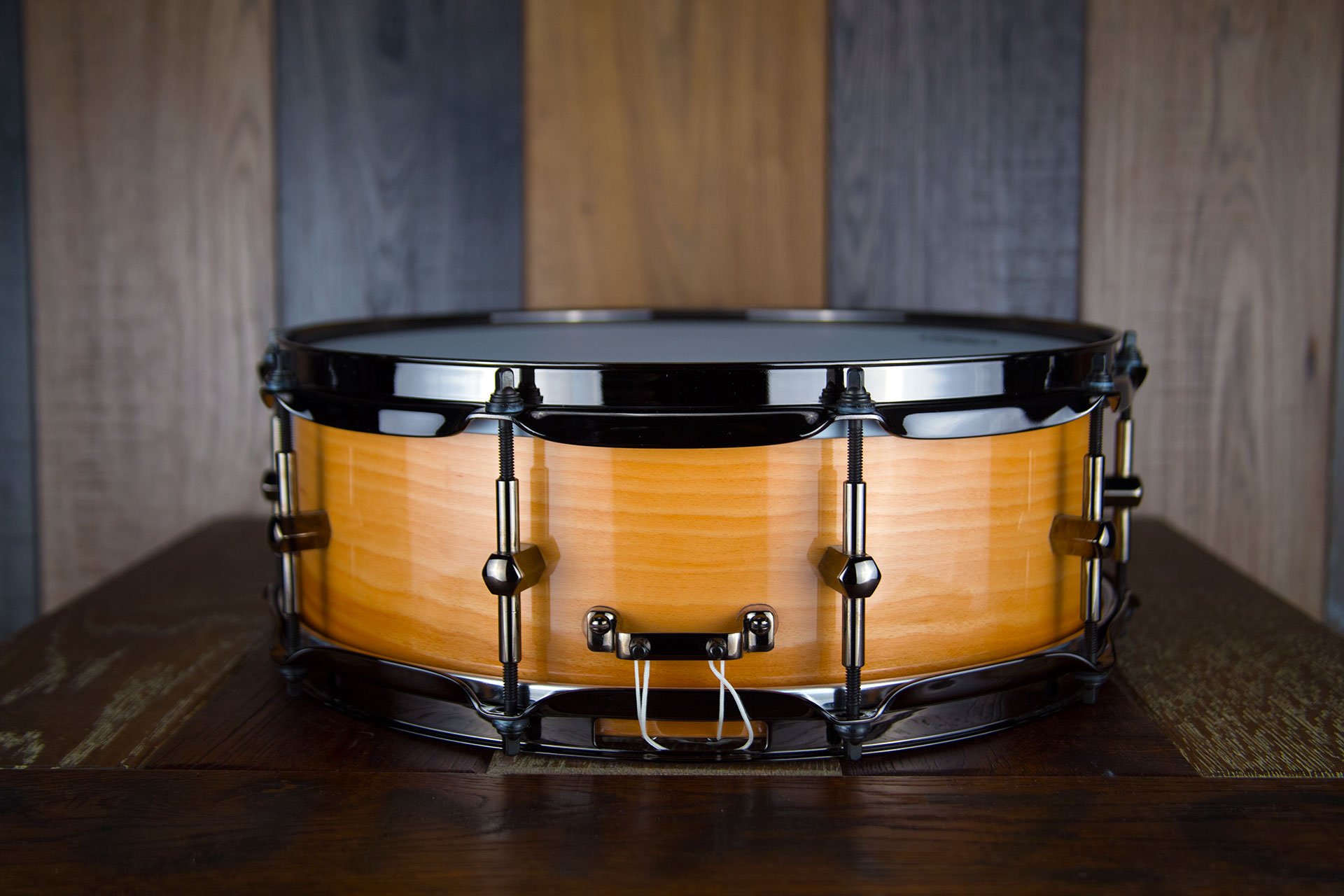 NOBLE-&-COOLEY-CLASSIC-SS-14X5-BEECH-GLOSS-SNARE-DRUM-DRUMAZON_04.jpg