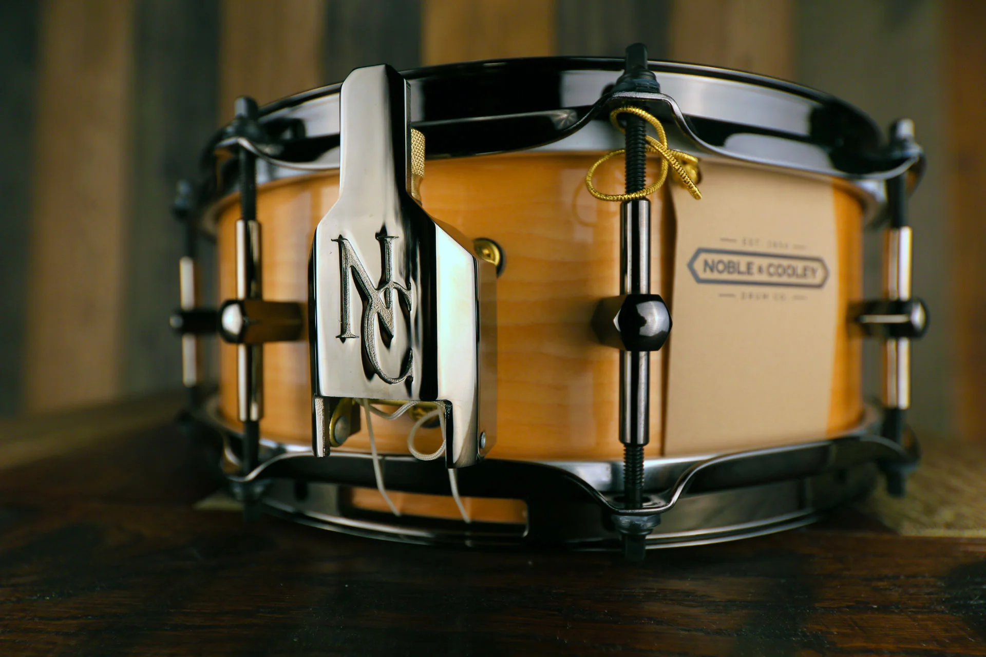 NOBLE-&-COOLEY-CLASSIC-SS-14X5-BEECH-GLOSS-SNARE-DRUM-DRUMAZON_06.jpg