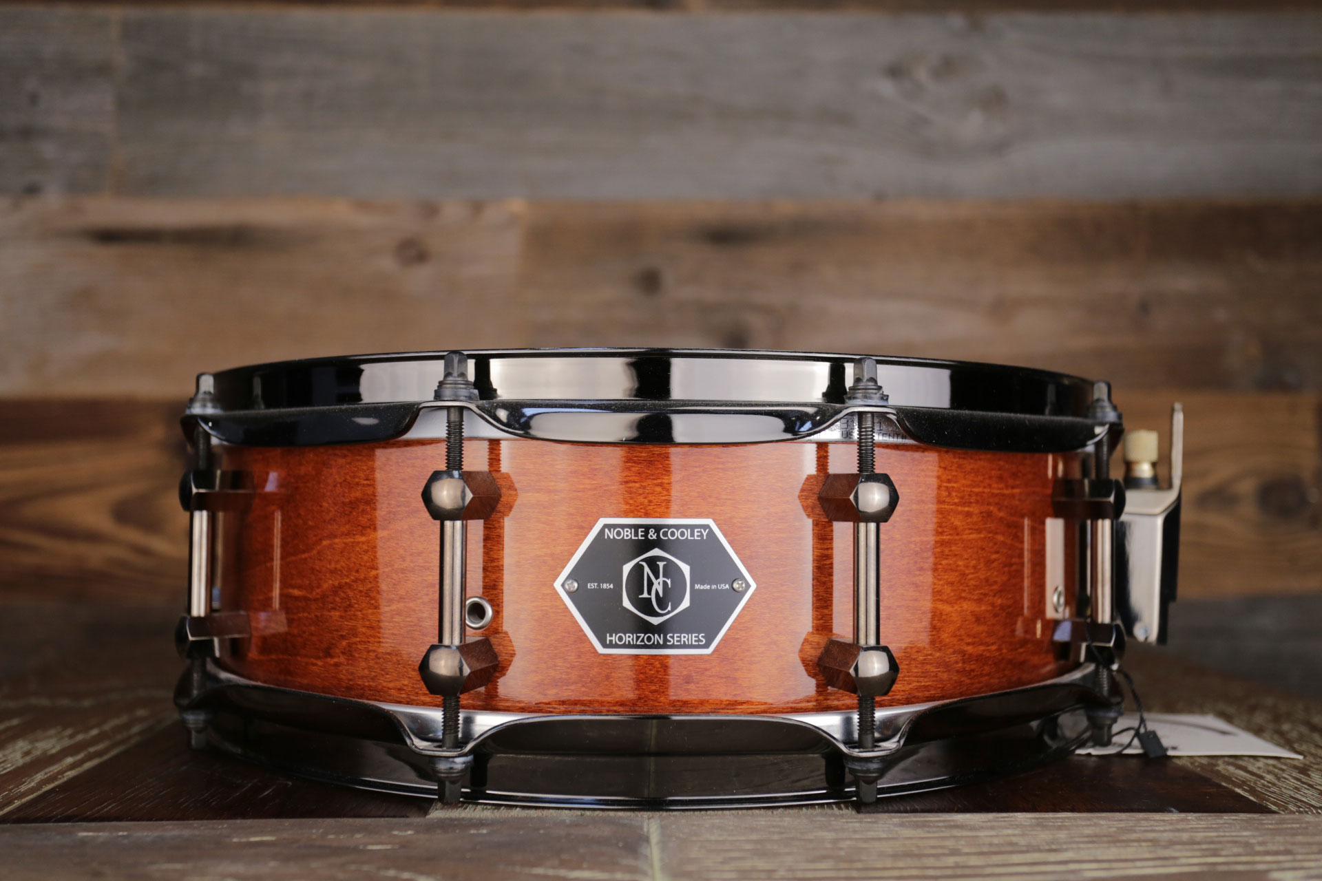 NOBLE-&-COOLEY-HORIZON-14X4.75-MAPLE-MAHOGANY-SNARE-DRUM-HONEY-MAPLE-GLOSS-BLACK-CHROME-HARDWARE-DRUMAZON_01.jpg