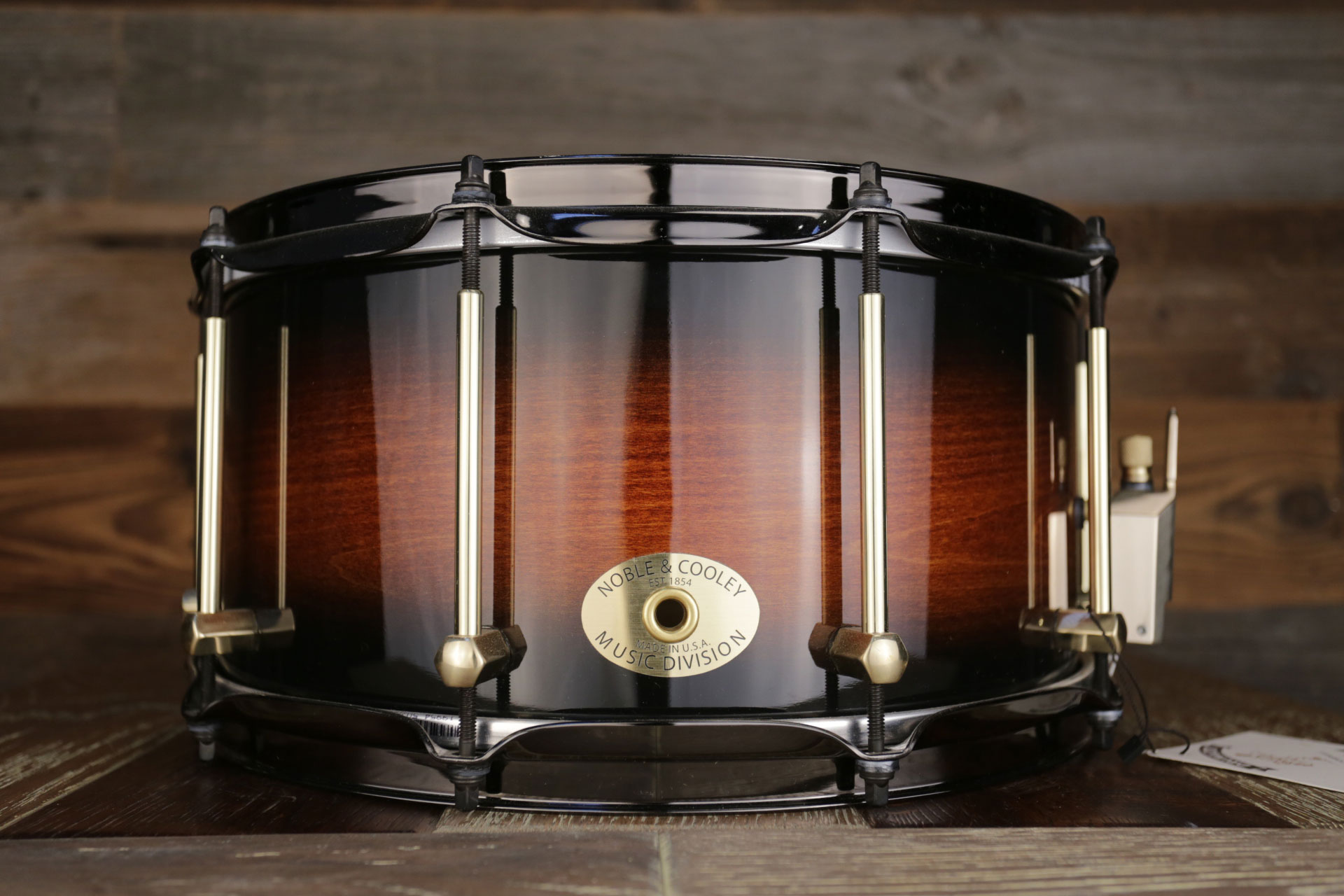 NOBLE-&-COOLEY-14X7-SS-CLASSIC-TULIP-SOLID-SHELL-SNARE-DRUM-HONEY-BURST-WITH-GOLD-BLACK-HARDWARE-DRUMAZON_01.jpg
