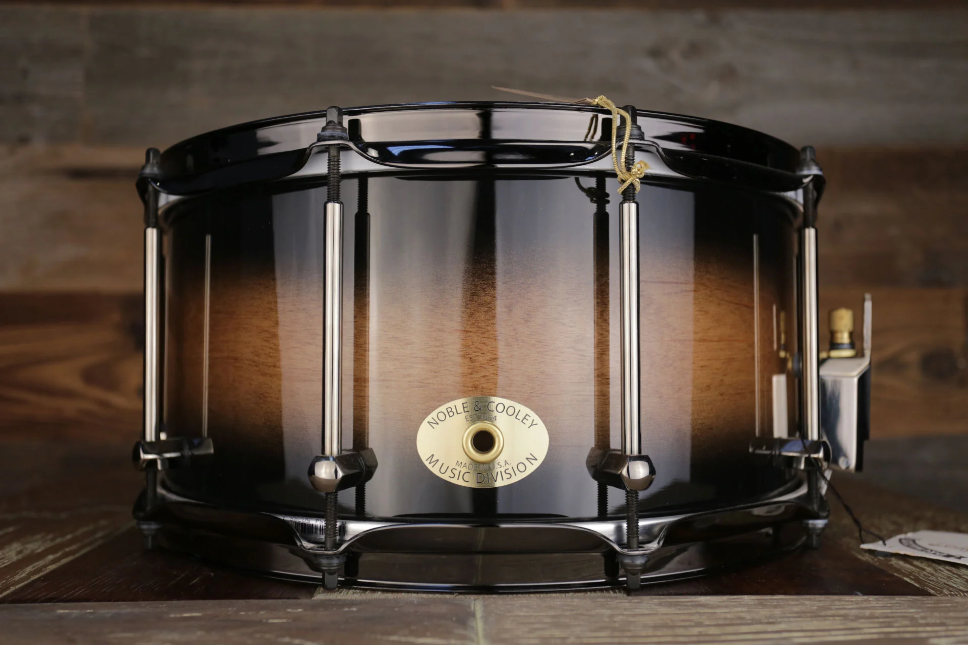 NOBLE-&-COOLEY-14X7-SS-CLASSIC-BIRCH-SOLID-SHELL-SNARE-DRUM-BURNT-ALE-BURST-WITH-BLACK-CHROME-HARDWARE-DRUMAZON_01.jpg