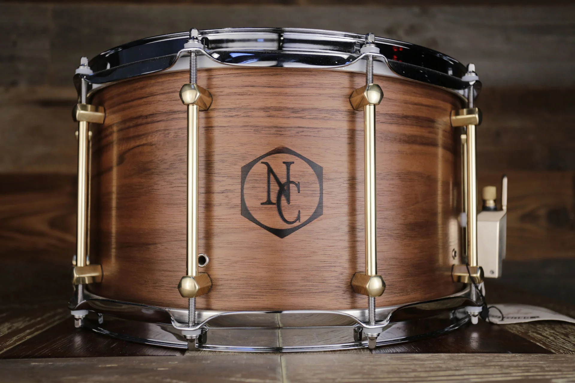 NOBLE-&-COOLEY-14X8-WALNUT-PLY-SNARE-DRUM-WITH-BRASS-LUGS-AND-CHROME-HOOPS-DRUMAZON_01.jpg