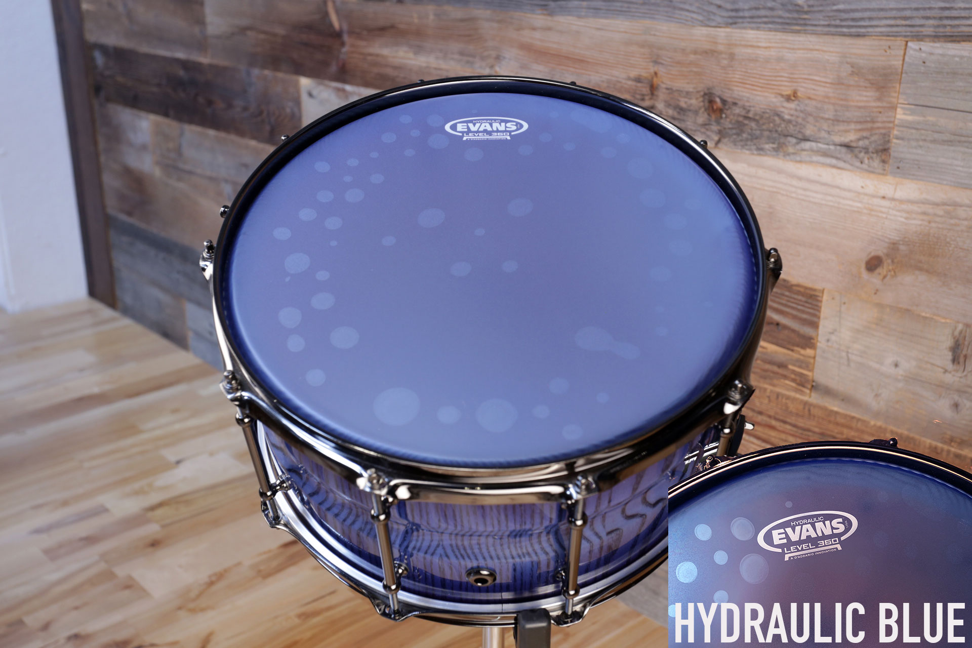 EVANS-LEVEL-360-HYDRAULIC-BLUE-SNARE-DRUM-HEAD-COPYRIGHT-DRUMAZON_01.jpg