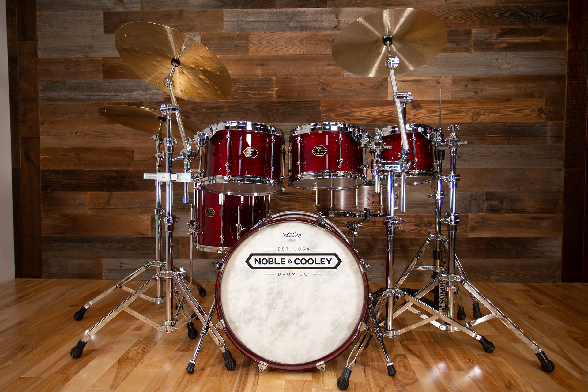 NOBLE-AND-COOLEY-WALNUT-TRANSLUCENT-CHERRY-RED-DRUMAZON_01.jpg