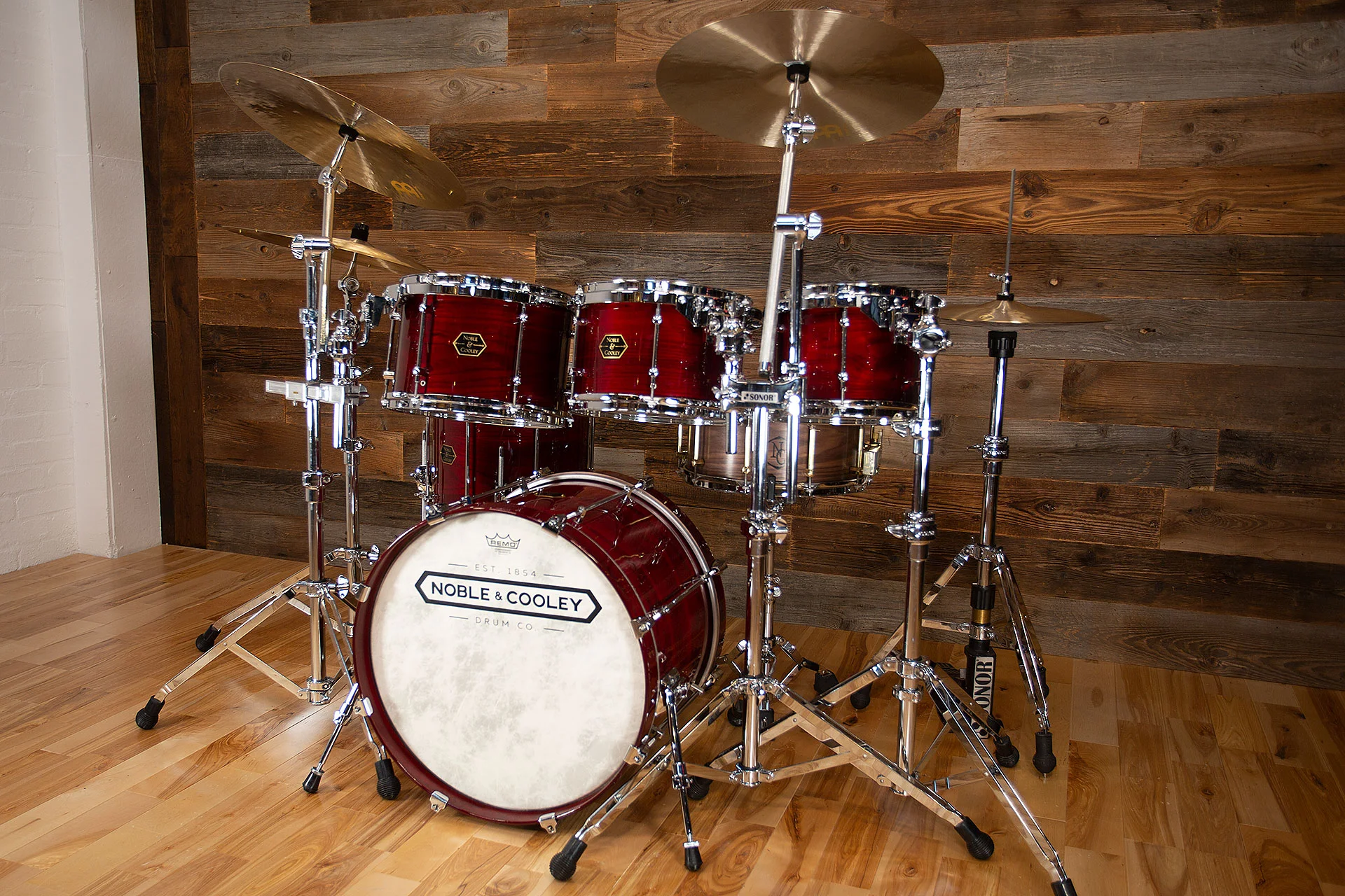 NOBLE-AND-COOLEY-WALNUT-TRANSLUCENT-CHERRY-RED-DRUMAZON_02.jpg