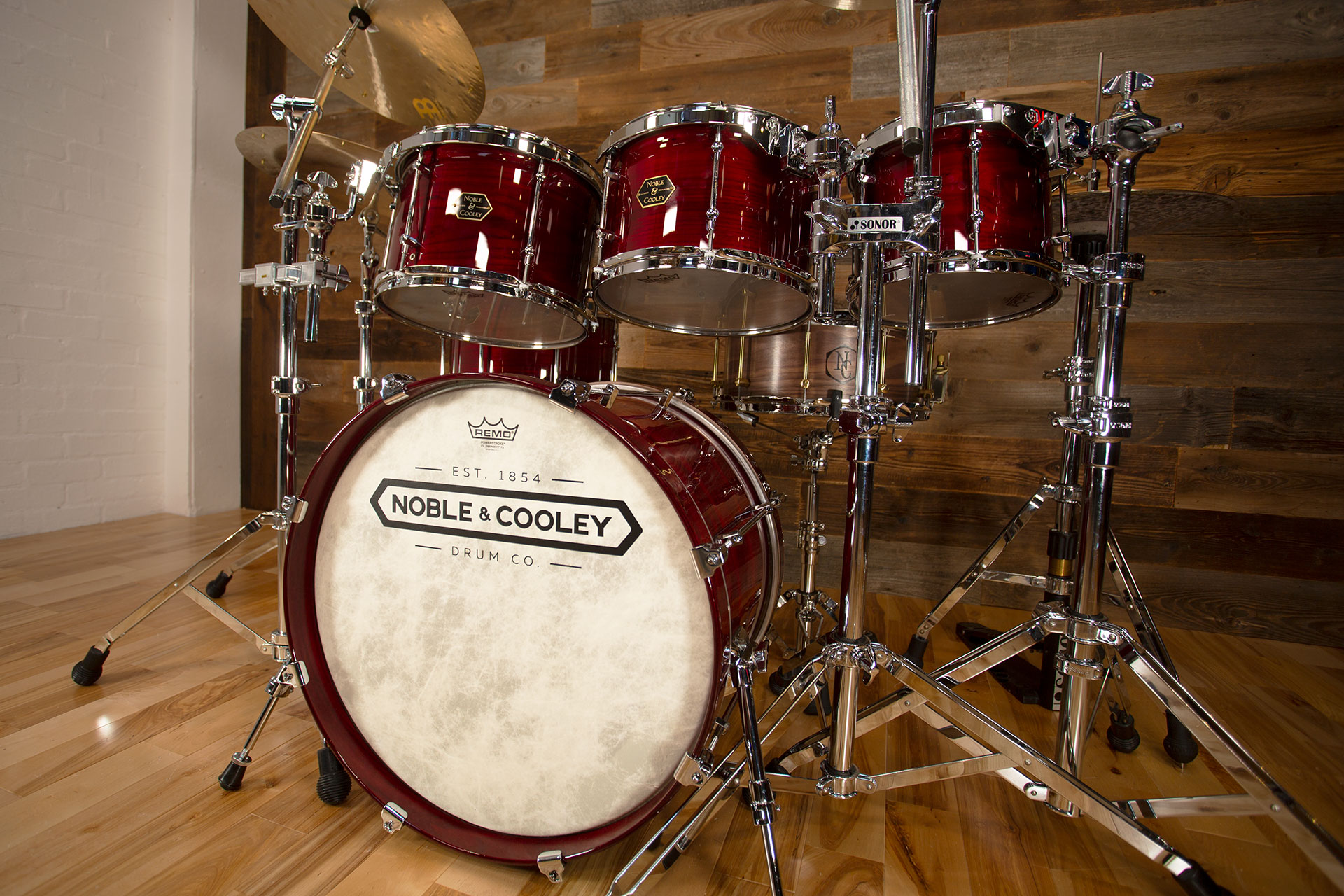 NOBLE-AND-COOLEY-WALNUT-TRANSLUCENT-CHERRY-RED-DRUMAZON_06.jpg
