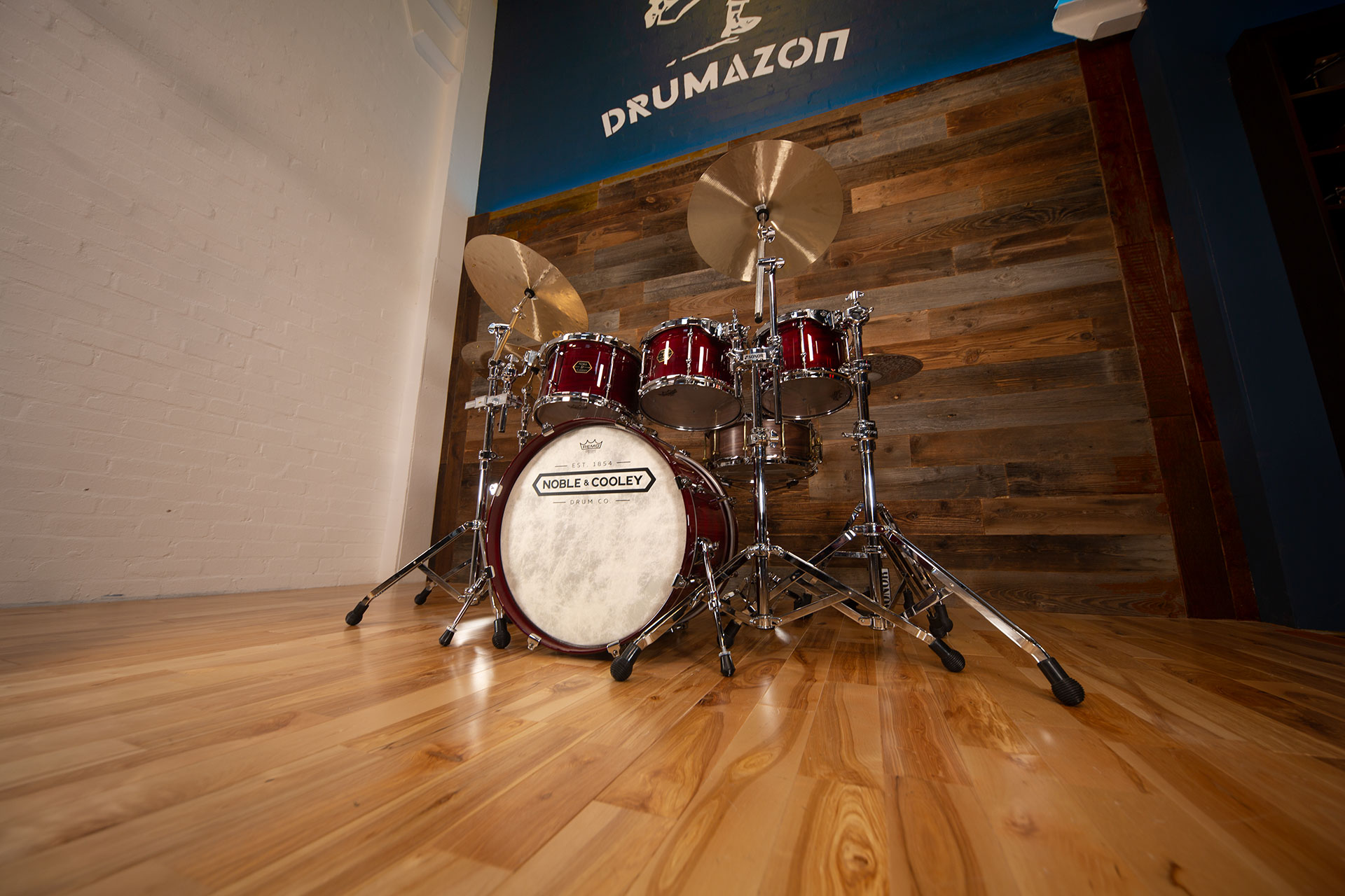 NOBLE-AND-COOLEY-WALNUT-TRANSLUCENT-CHERRY-RED-DRUMAZON_11.jpg