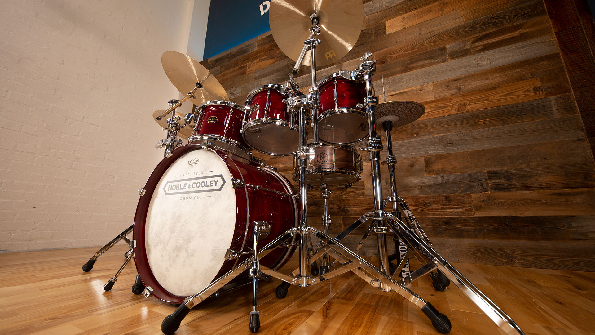NOBLE-AND-COOLEY-WALNUT-TRANSLUCENT-CHERRY-RED-DRUMAZON_23.jpg