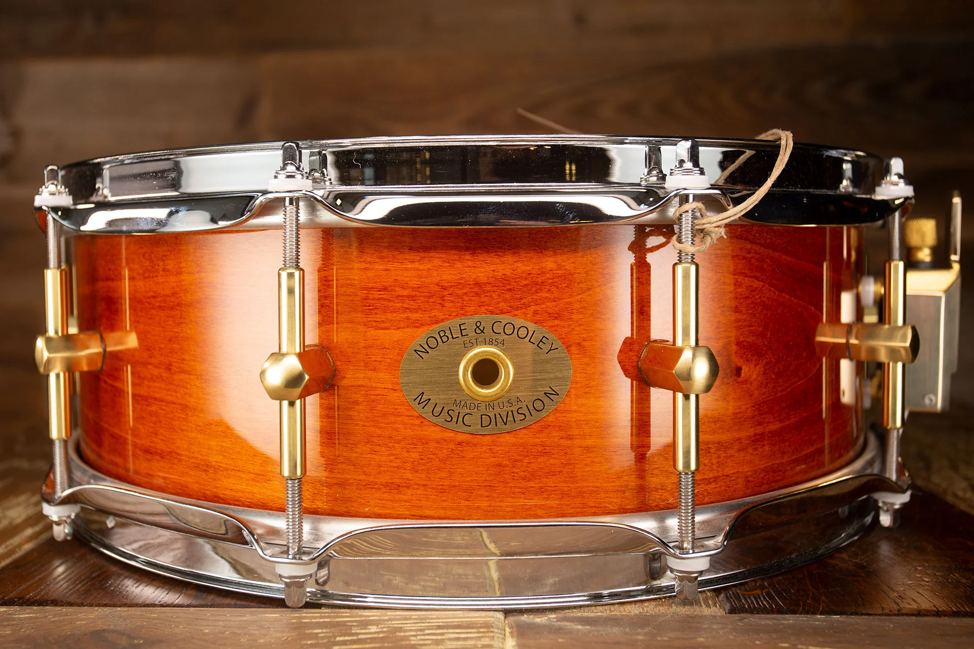 NOBLE-AND-COOLEY-14X5-SS-CLASSIC-MAPLE-HONEY-MAPLE-GLOSS-DRUMAZON_01.jpg