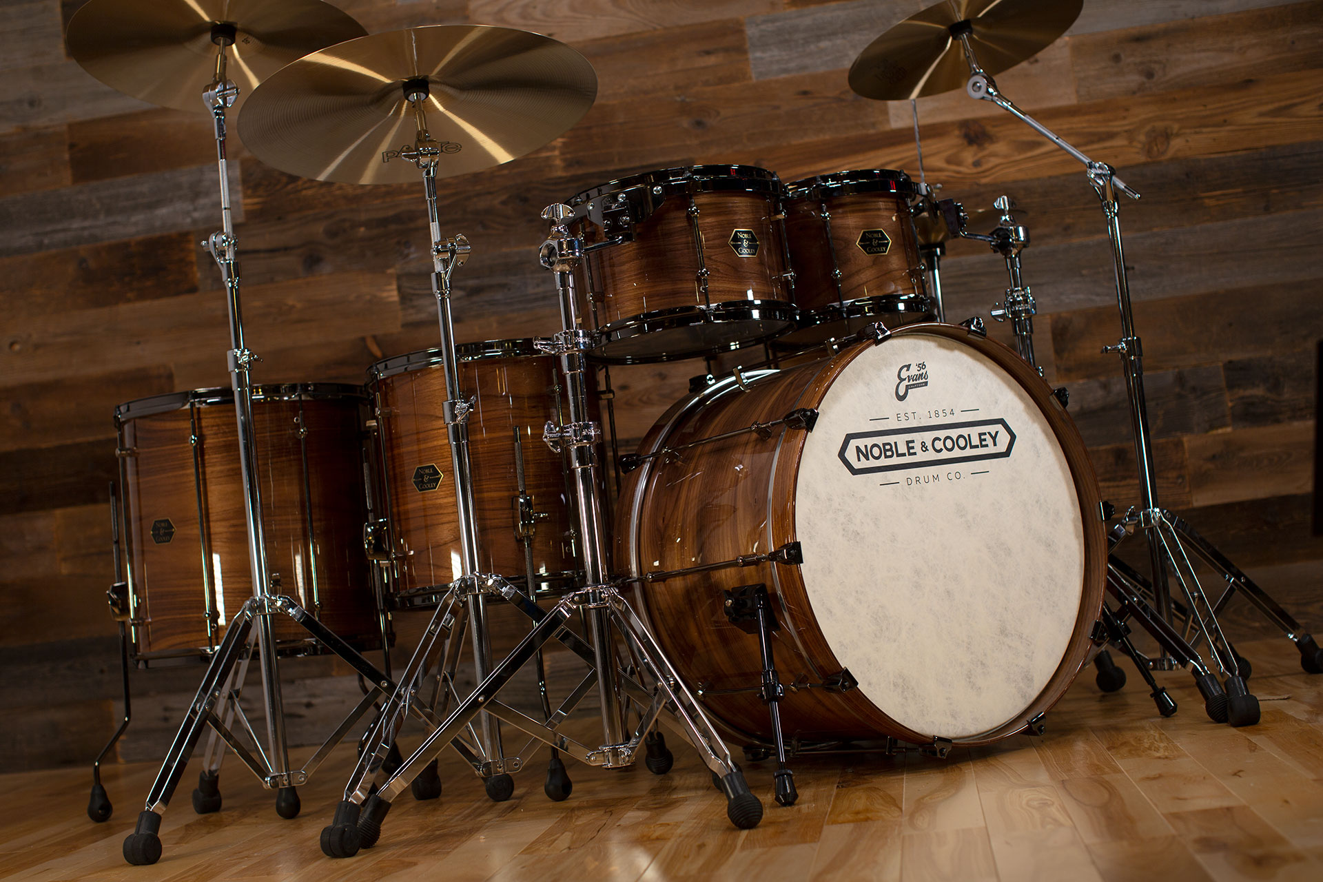 NOBLE-&-COOLEY-WALNUT-CLASSIC-DRUM-KIT-NATURAL-WALNUT-DRUMAZON_02.jpg