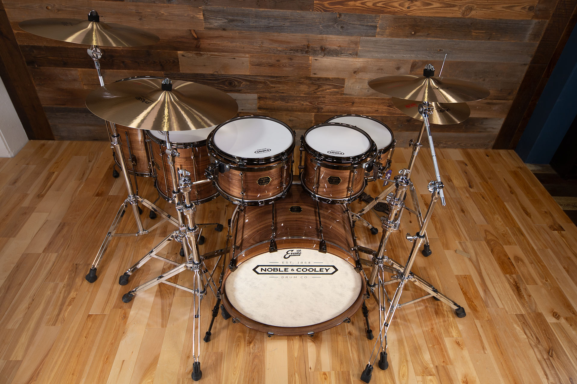 NOBLE-&-COOLEY-WALNUT-CLASSIC-DRUM-KIT-NATURAL-WALNUT-DRUMAZON_05.jpg
