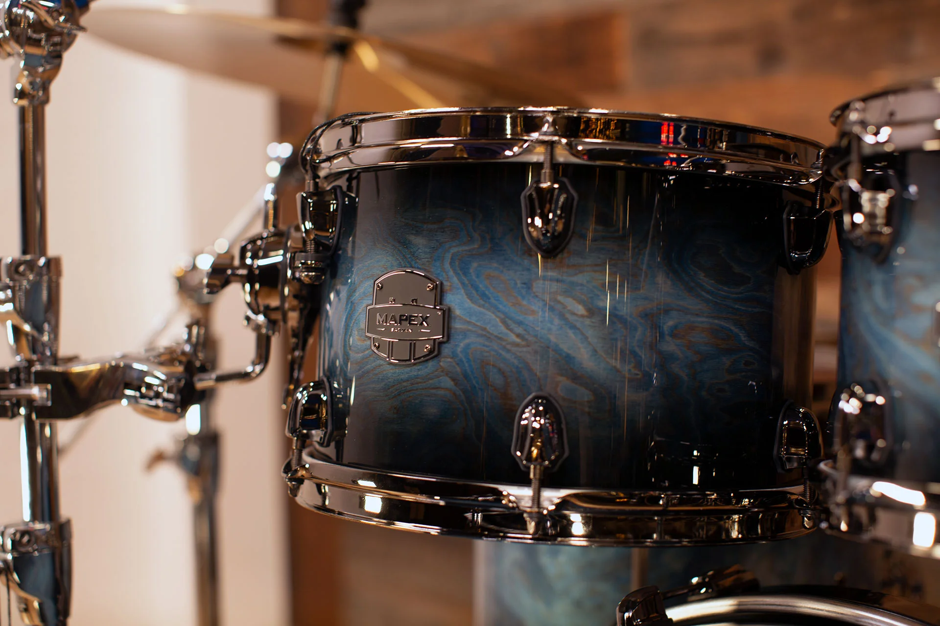 MAPEX-SATURN-V-EXOTIC-SOUND-WAVE-TWIN-DEEP-WATER-MAPLE-BURL-DRUMAZON_14.jpg
