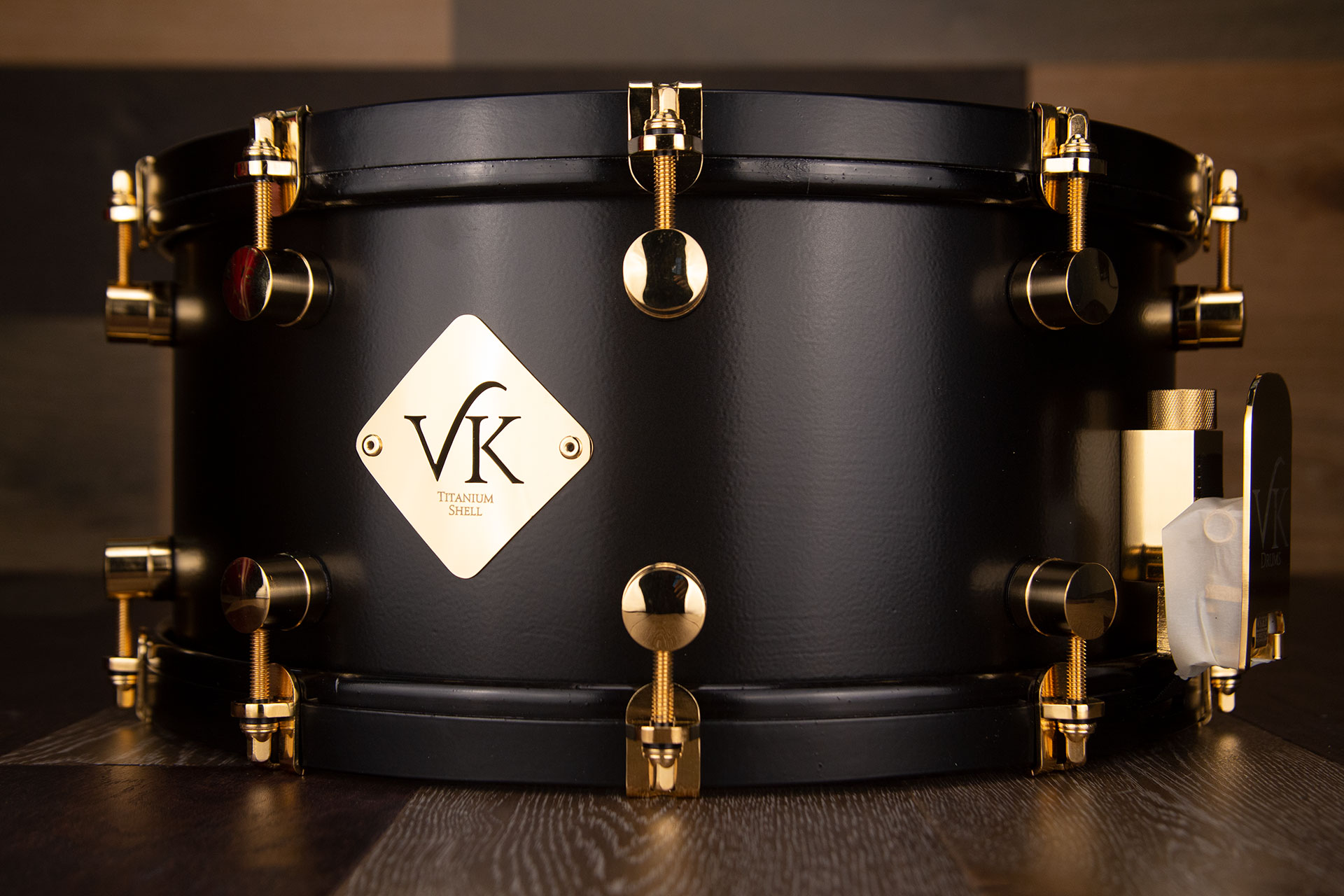 VK-VAN-KLEEF-14X6.5-TITANIUM-SNARE-DRUM-GOLD-HARDWARE-DRUMAZON_01.jpg