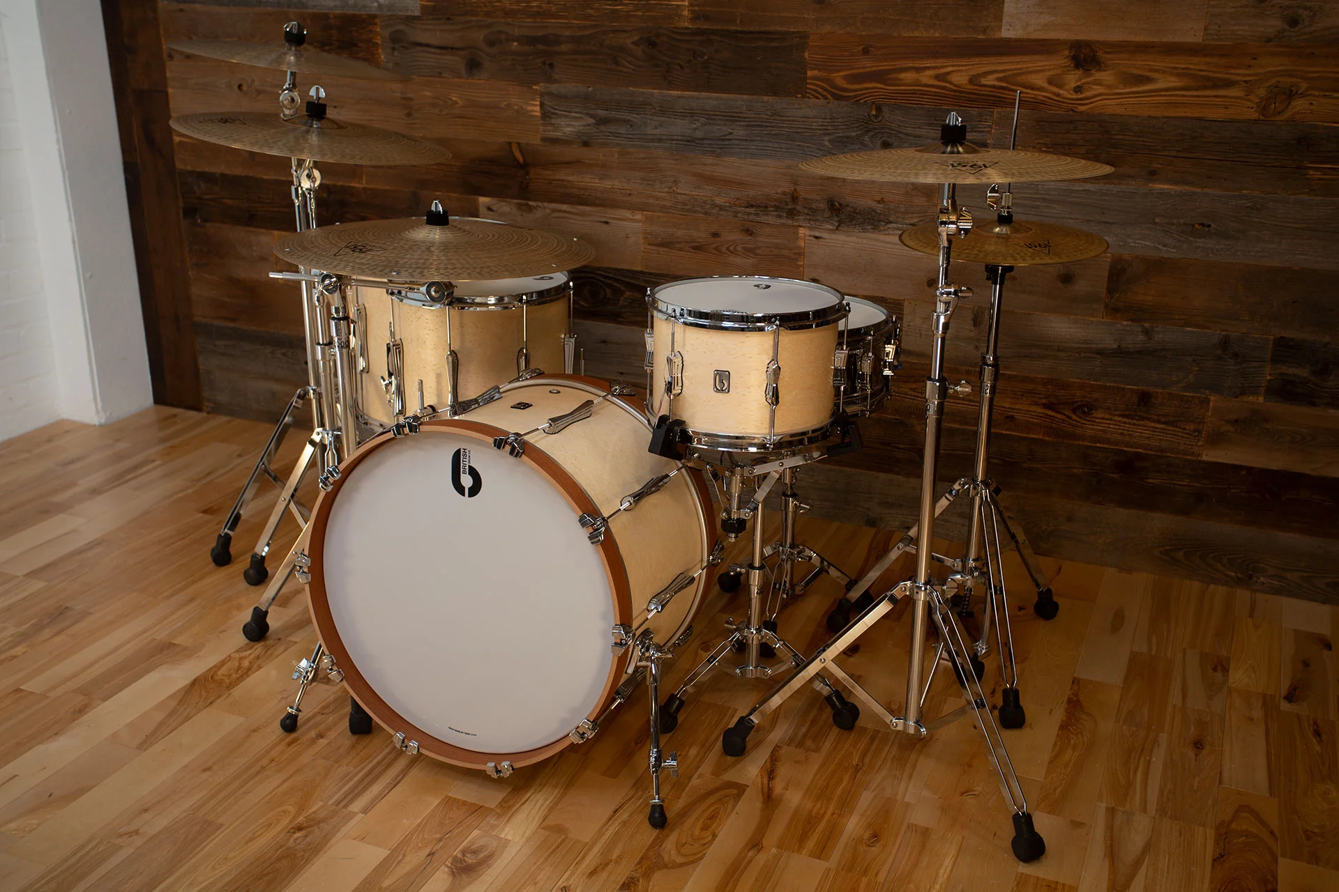 BRITISH-DRUM-CO-BDC-LOUNGE-SERIES-4-PIECE-DRUM-KIT-WILTSHIRE-WHITE-DRUMAZON_03.jpg
