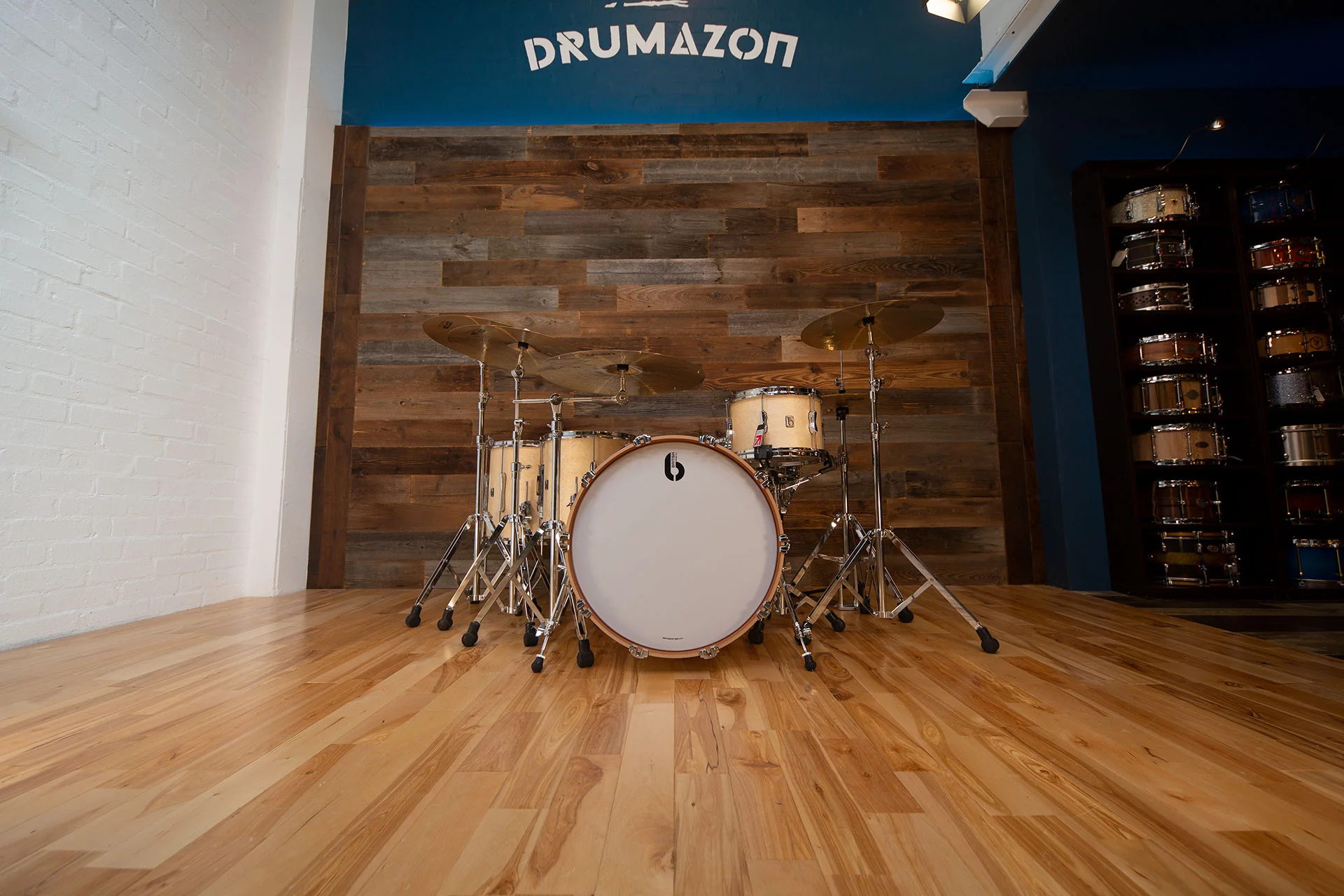 BRITISH-DRUM-CO-BDC-LOUNGE-SERIES-4-PIECE-DRUM-KIT-WILTSHIRE-WHITE-DRUMAZON_05.jpg