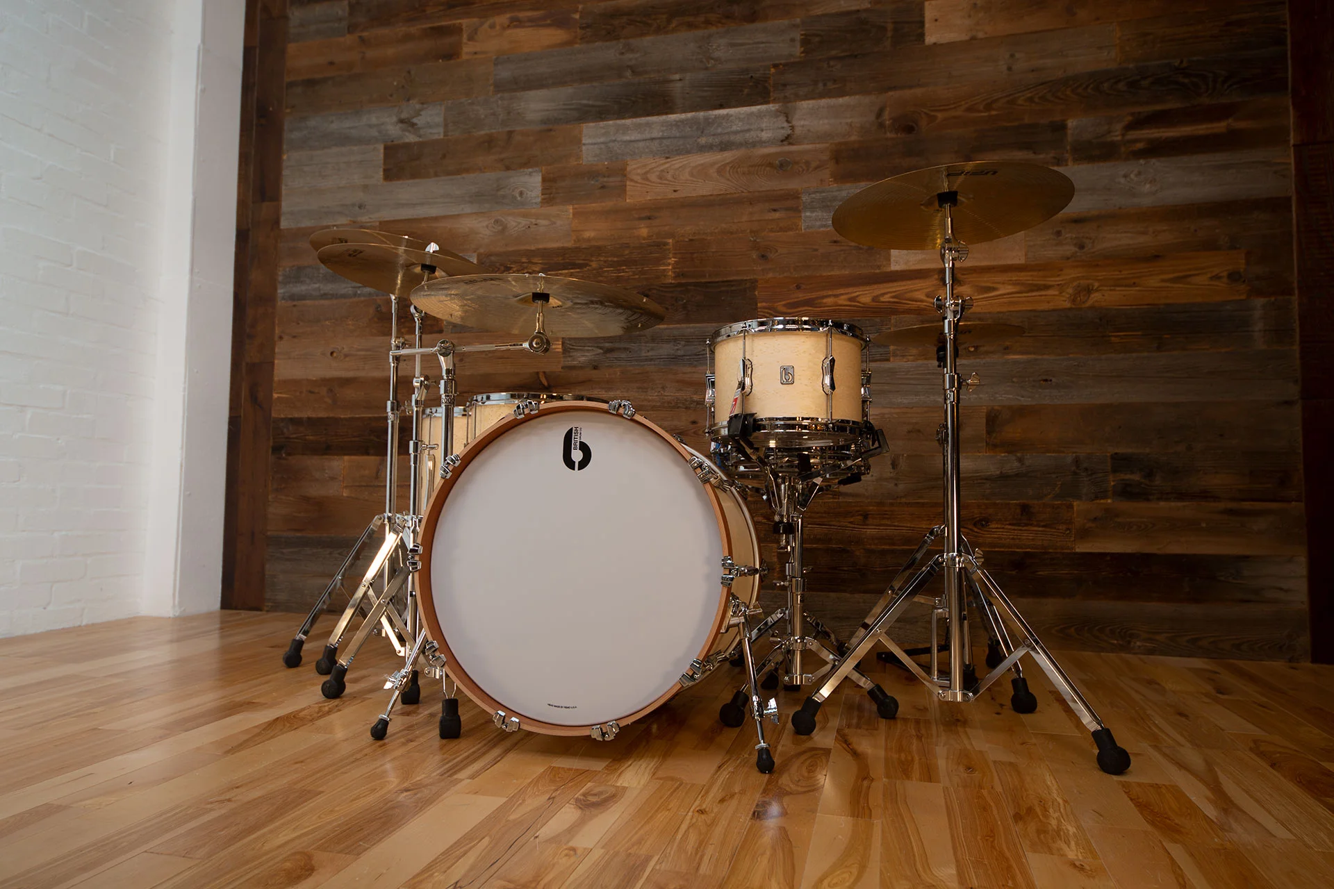 BRITISH-DRUM-CO-BDC-LOUNGE-SERIES-4-PIECE-DRUM-KIT-WILTSHIRE-WHITE-DRUMAZON_07.jpg
