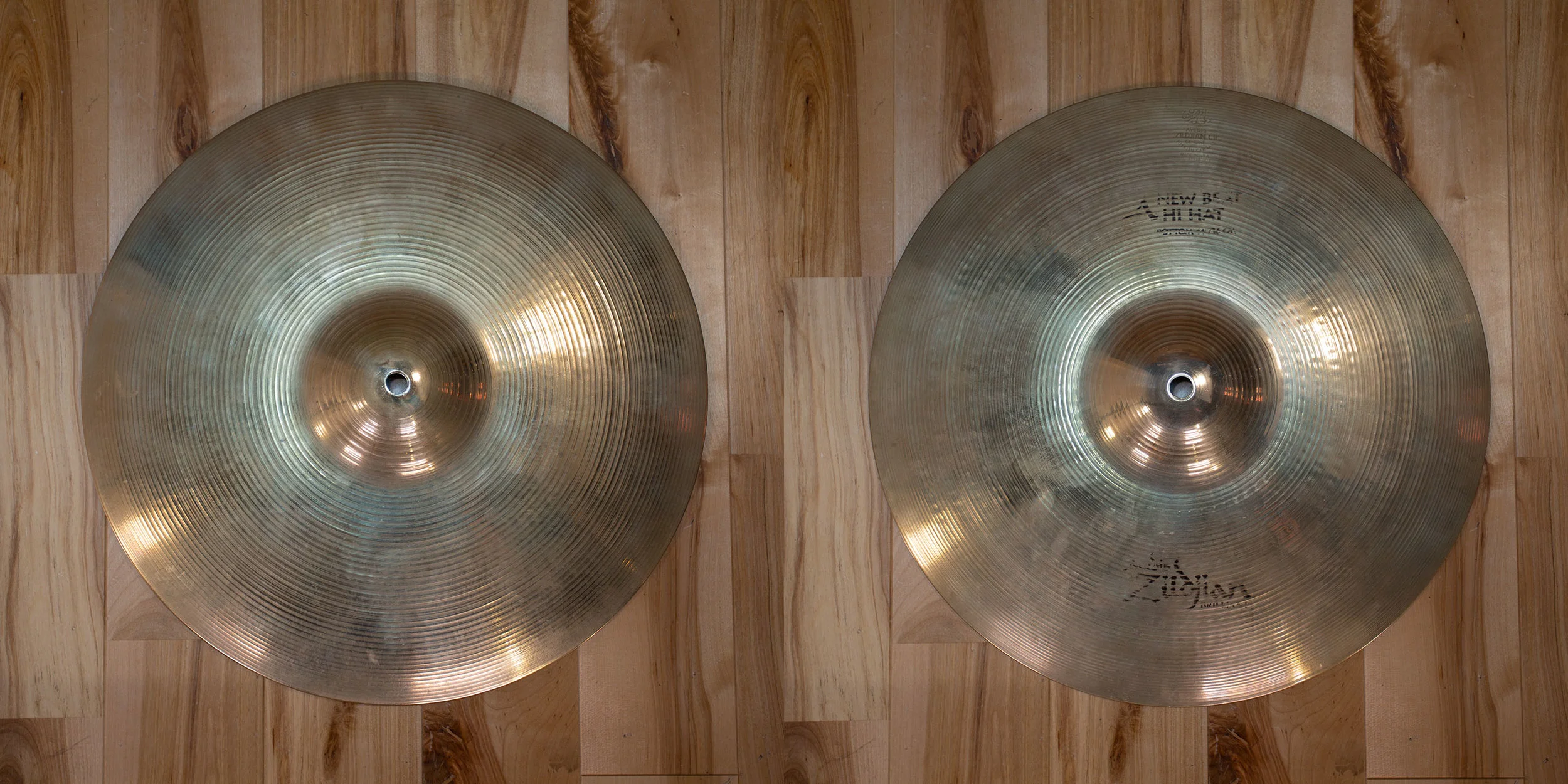 ZILDJIAN-14-AVEDIS-BRILLIANT-NEWBEAT-HI-HAT-CYMBALS-PRELOVED-DRUMAZON_01.jpg