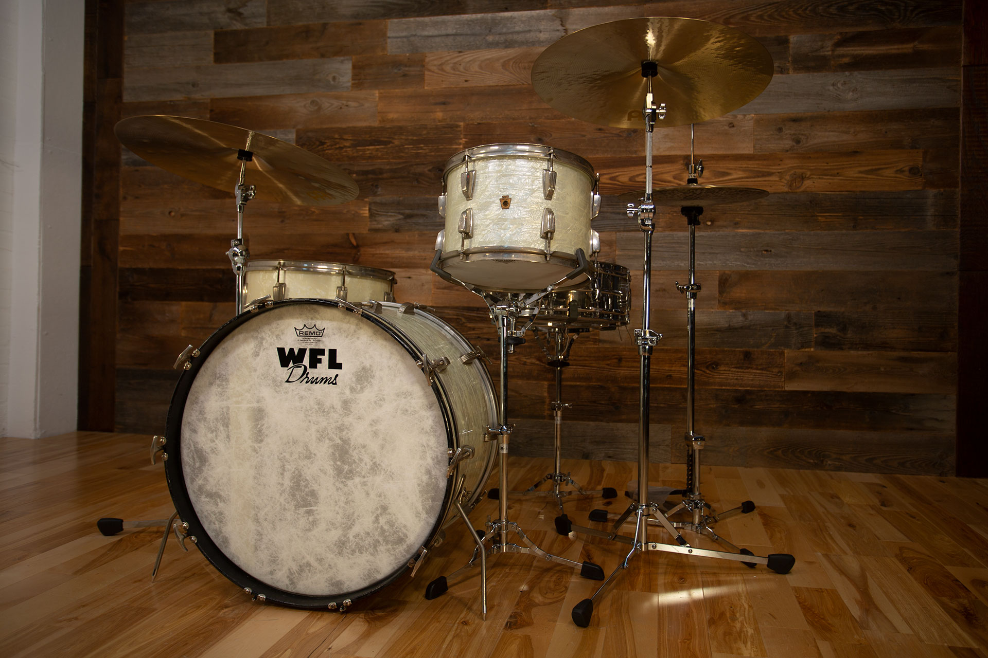 WFL-LUDWIG-1958-DRUM-KIT-WHITE-MARINE-PEARL-DRUMAZON_02.jpg