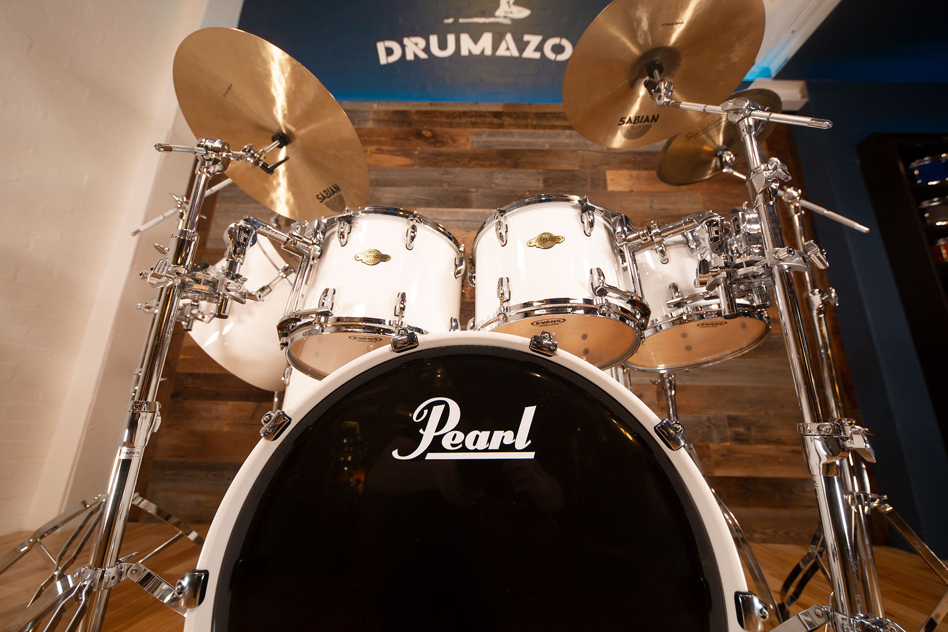 PEARL-MASTERS-PREMIUM-CUSTOM-SPEC-4-PLY-MAPLE-SHELL-ARCTIC-WHITE-LACQUER-DRUMAZON_12.jpg