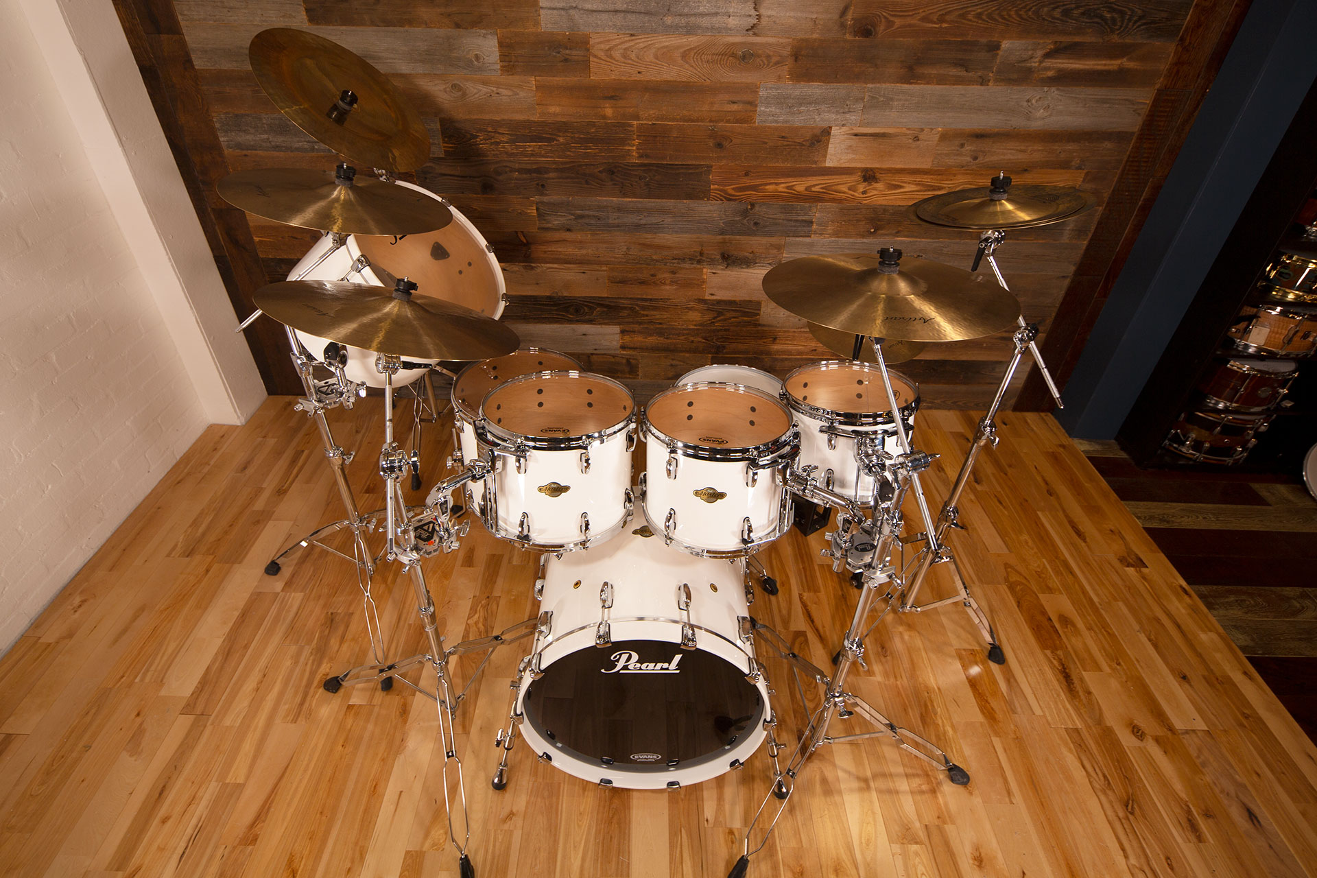 PEARL-MASTERS-PREMIUM-CUSTOM-SPEC-4-PLY-MAPLE-SHELL-ARCTIC-WHITE-LACQUER-DRUMAZON_13.jpg