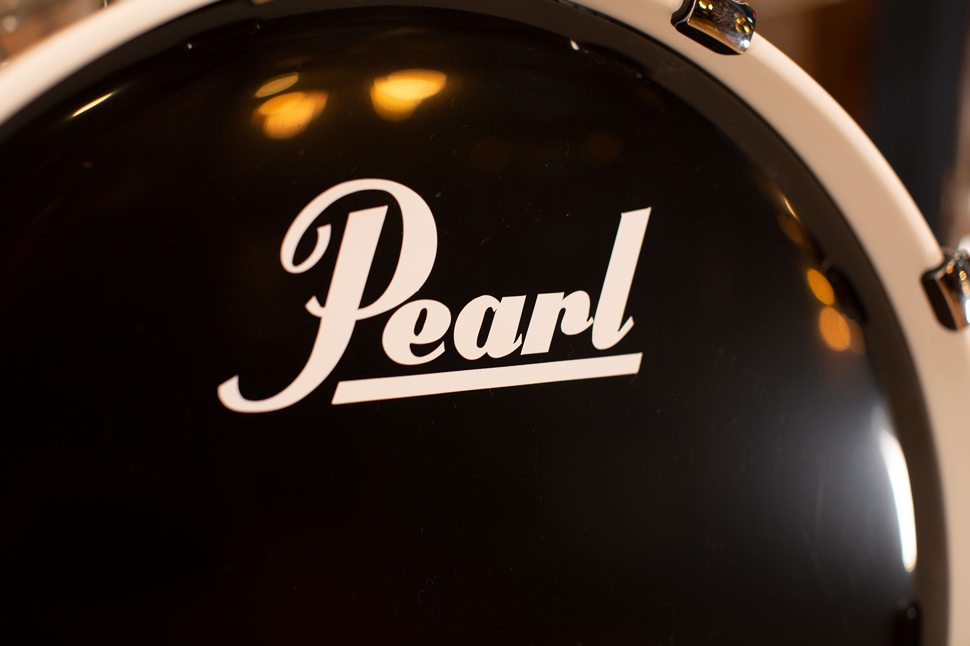 PEARL-MASTERS-PREMIUM-CUSTOM-SPEC-4-PLY-MAPLE-SHELL-ARCTIC-WHITE-LACQUER-DRUMAZON_17.jpg