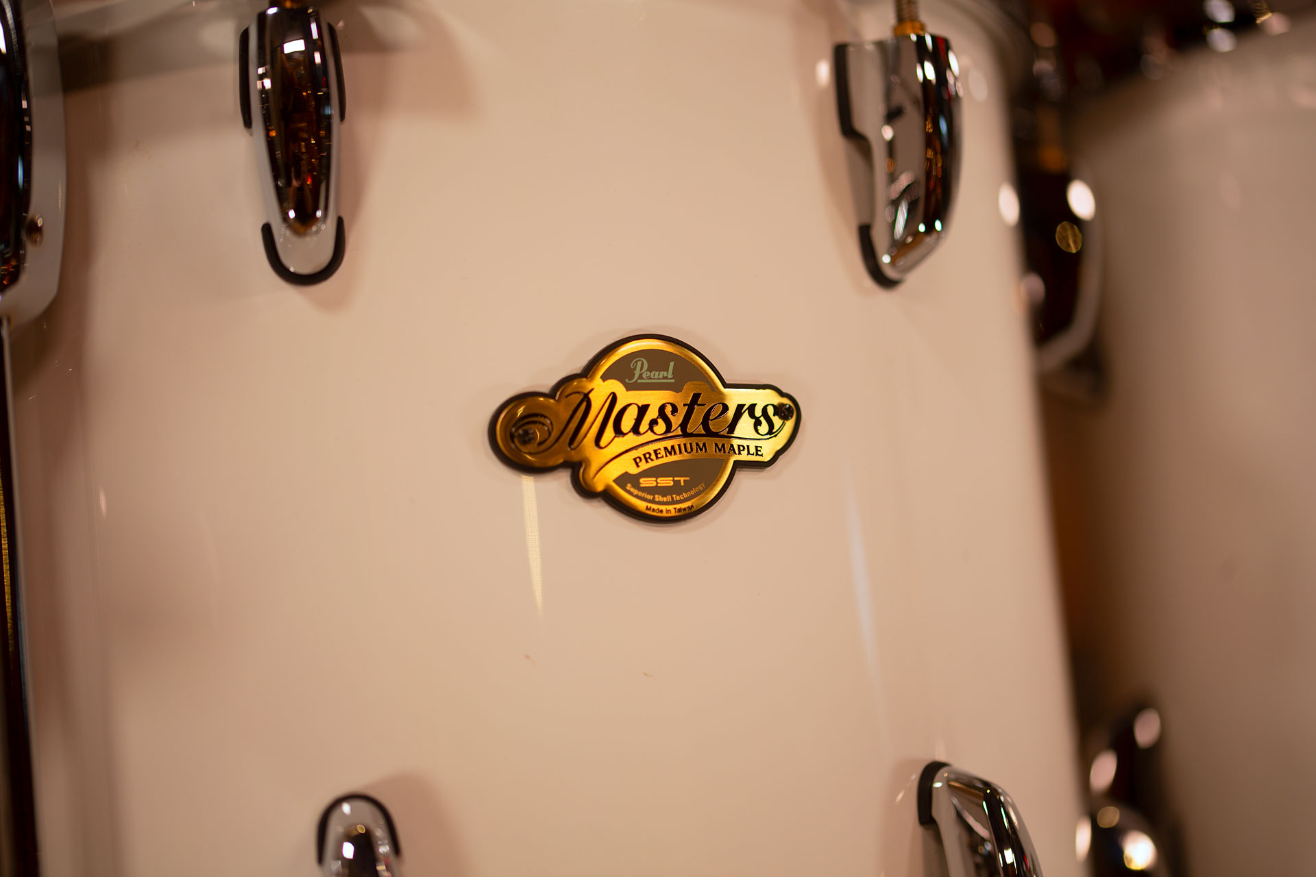 PEARL-MASTERS-PREMIUM-CUSTOM-SPEC-4-PLY-MAPLE-SHELL-ARCTIC-WHITE-LACQUER-DRUMAZON_20.jpg