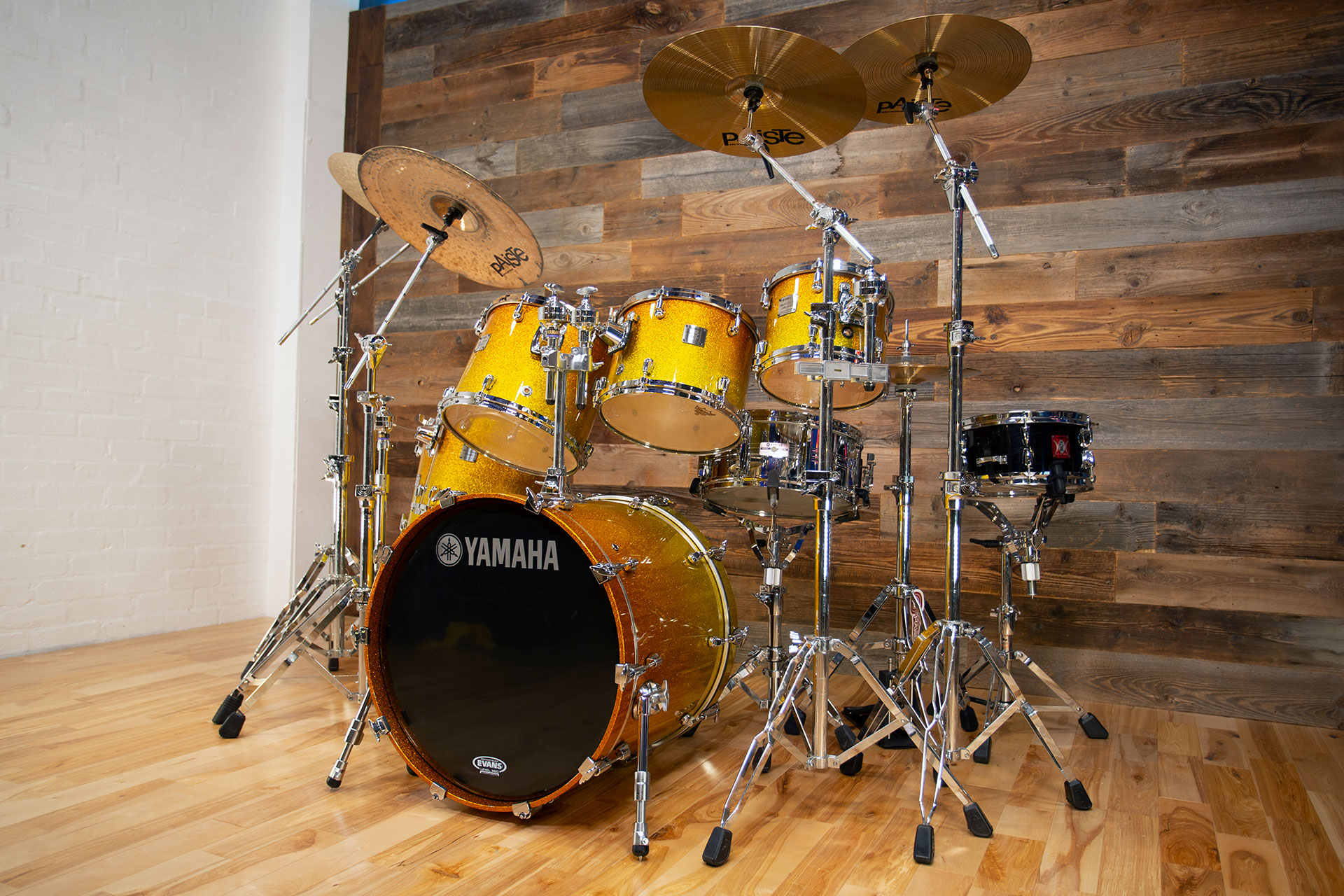 YAMAHA-ABSOLUTE-MAPLE-NOUVEAU-6-PIECE-DRUM-KIT-YELLOW-SPARKLE-FADE-DRUMAZON_03.jpg