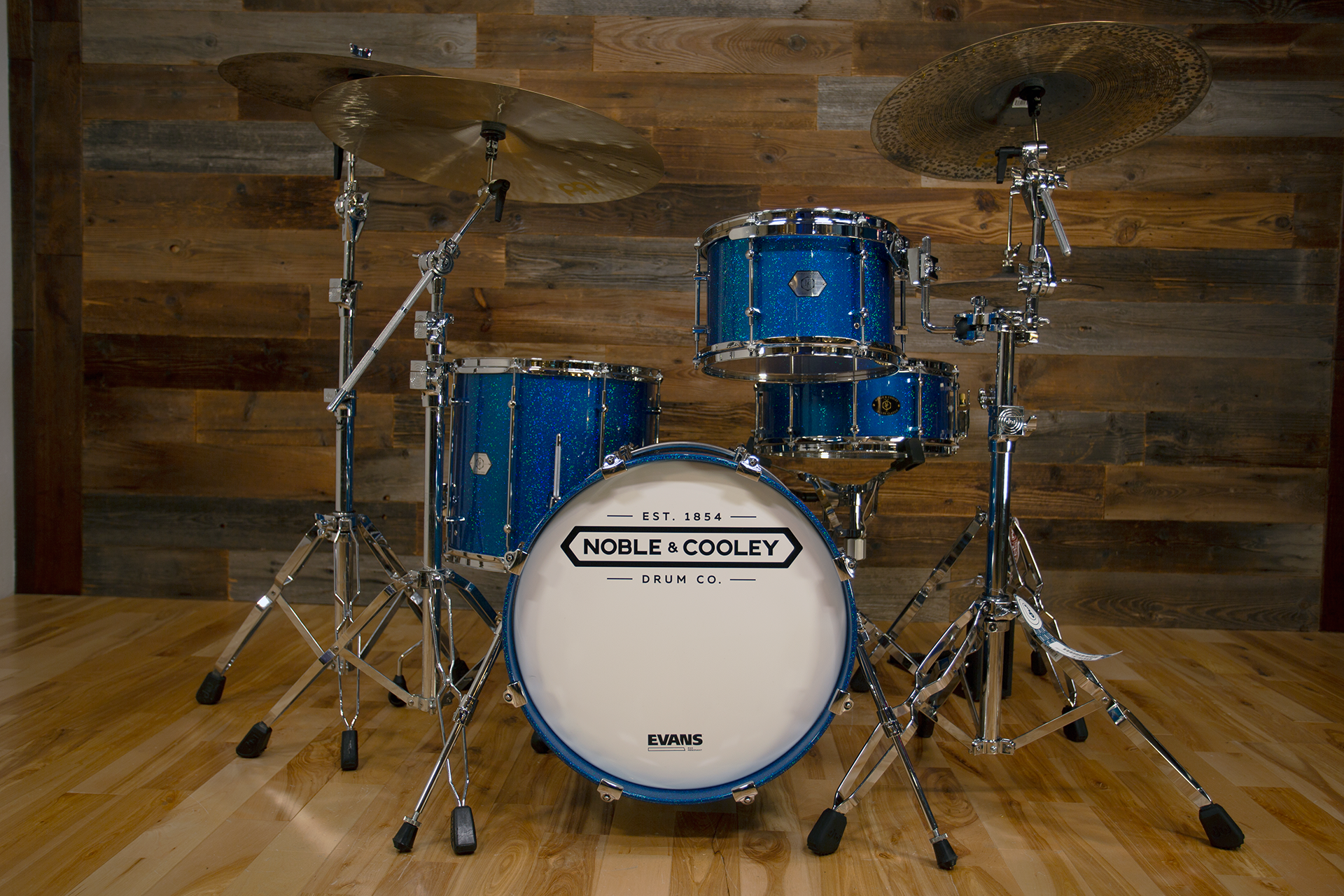 NOBLE-AND-COOLEY-HORIZON-3-PIECE-DRUM-KIT-CAIRO-BLUE-HOLO-SPARKLE-DRUMAZON_01.jpg